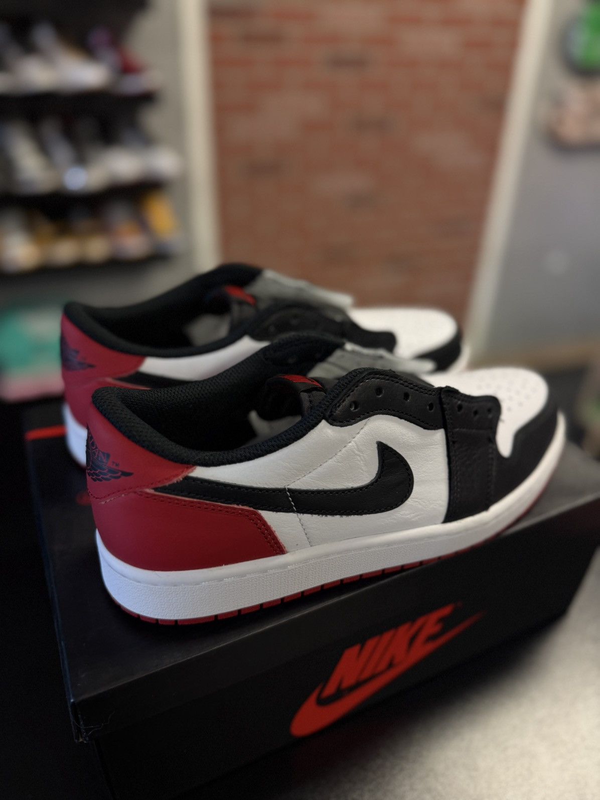 Jordan Brand × Nike Nike Jordan 1 Low Black Toe 2023 Size 9 Size US 9 / EU 42 - 2 Thumbnail