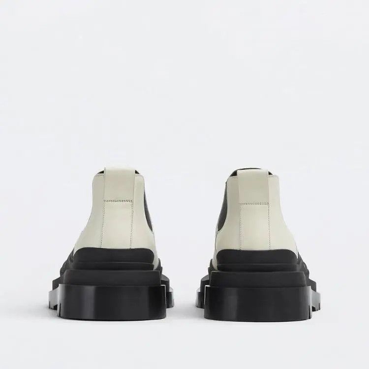 Bottega Veneta o1n1vont1225 Tire Chelsea Ankle Boots in Ivory/Black Size US 6 / EU 39 - 3 Thumbnail
