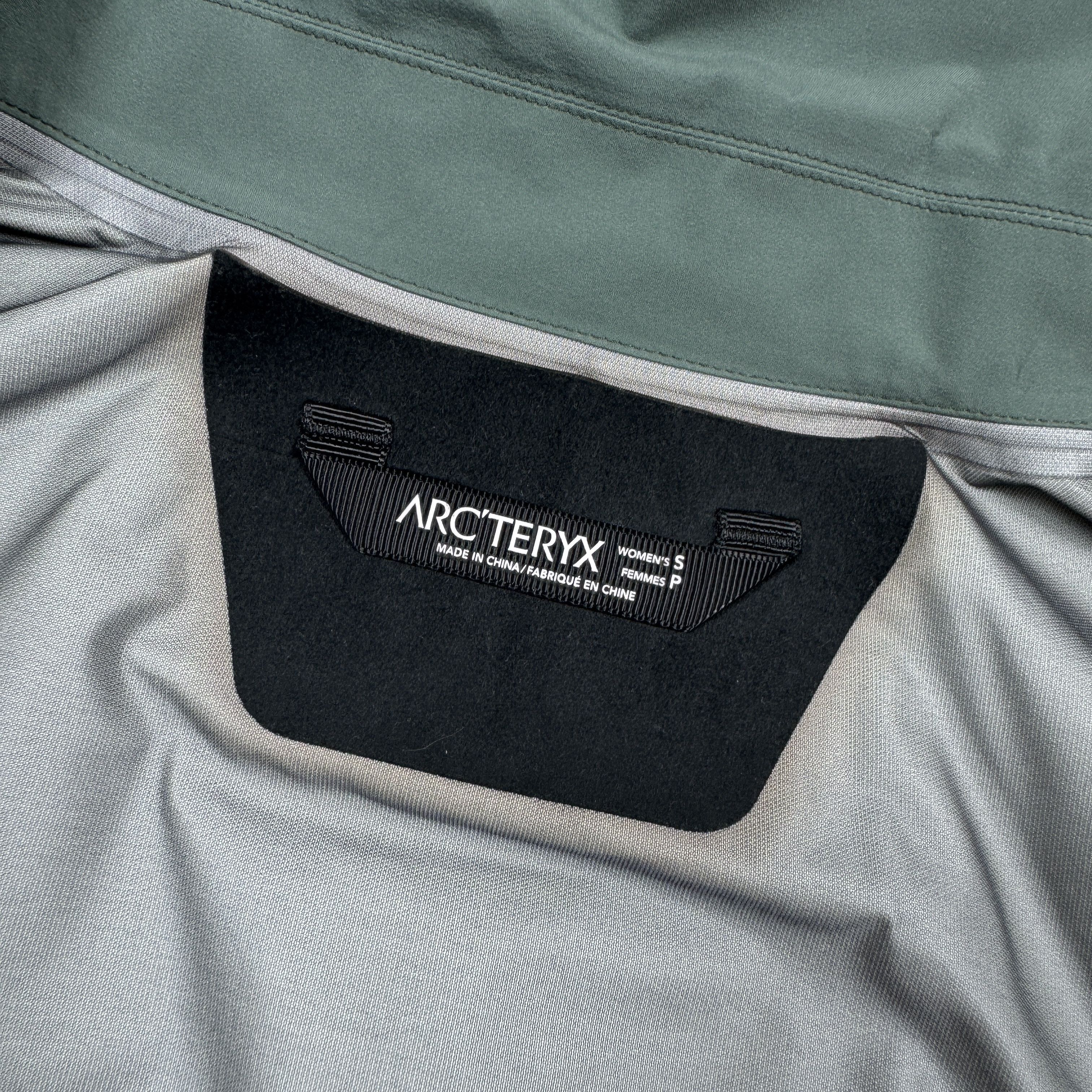 Arc'teryx Women`s Arcteryx A2B Hardshell Gore-tex Blazer Jacket Size S Size S / US 4 / IT 40 - 12 Thumbnail