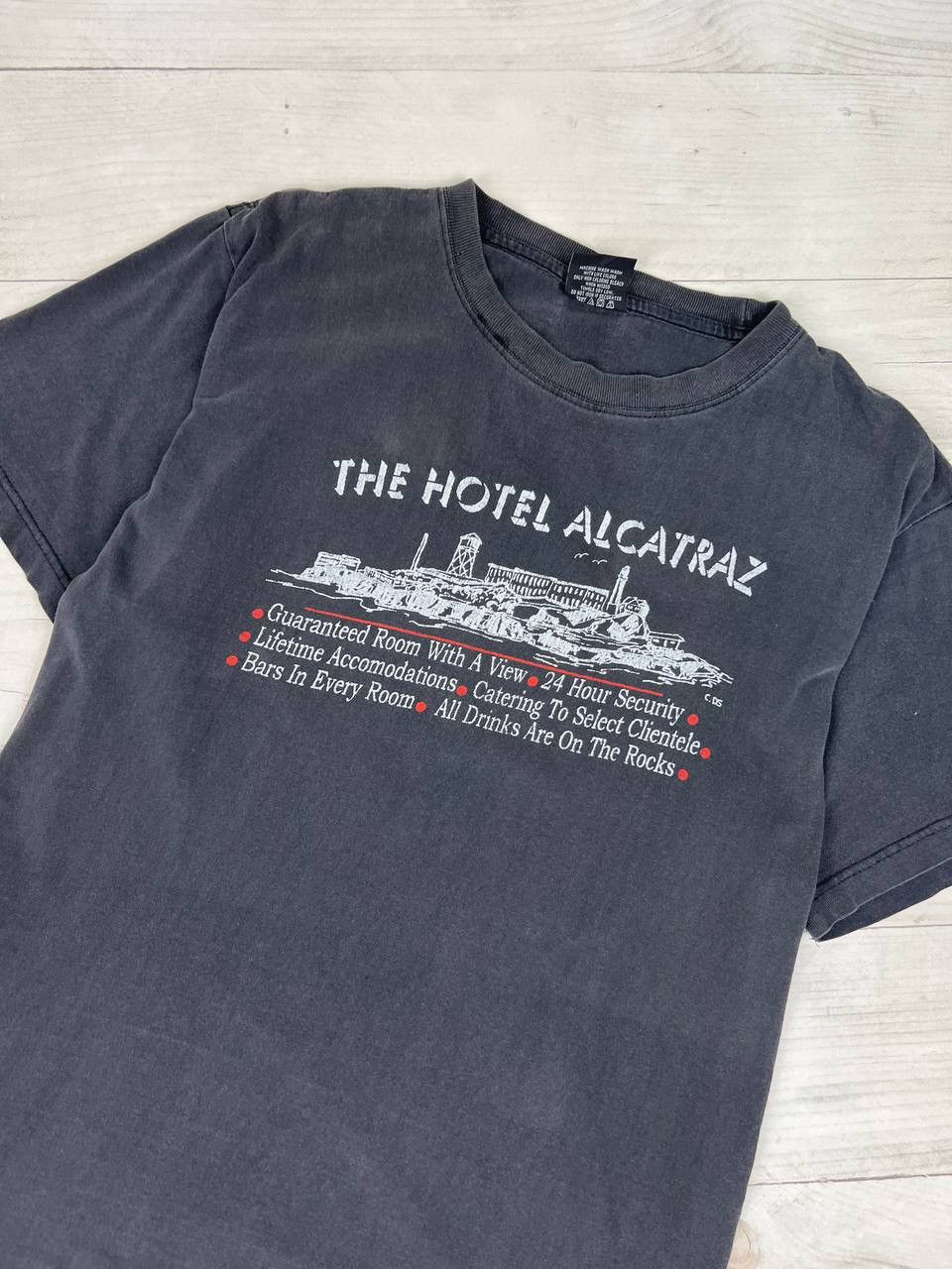 Vintage Vintage The Hotel Alcatraz T Shirt Size US L / EU 52-54 / 3 - 2 Thumbnail