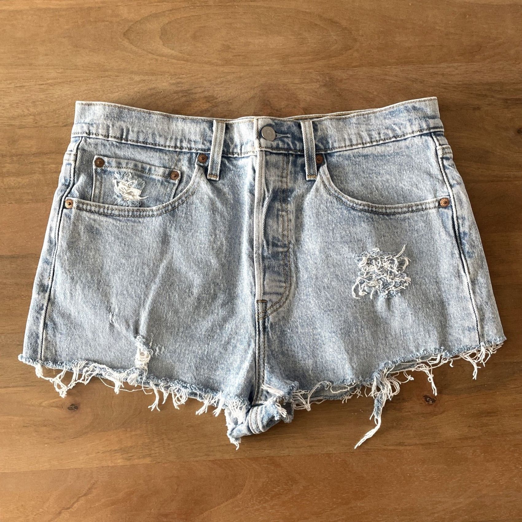Levi's Levi’s 501 Cut Off Shorts Women 32 Denim Booty Jorts Raw Hem Hi-Rise Light Wash Shorts Casual Womens 90s Western Cowboy Grunge Vintage No Size 30" / US 8 / IT 44 - 2 Thumbnail