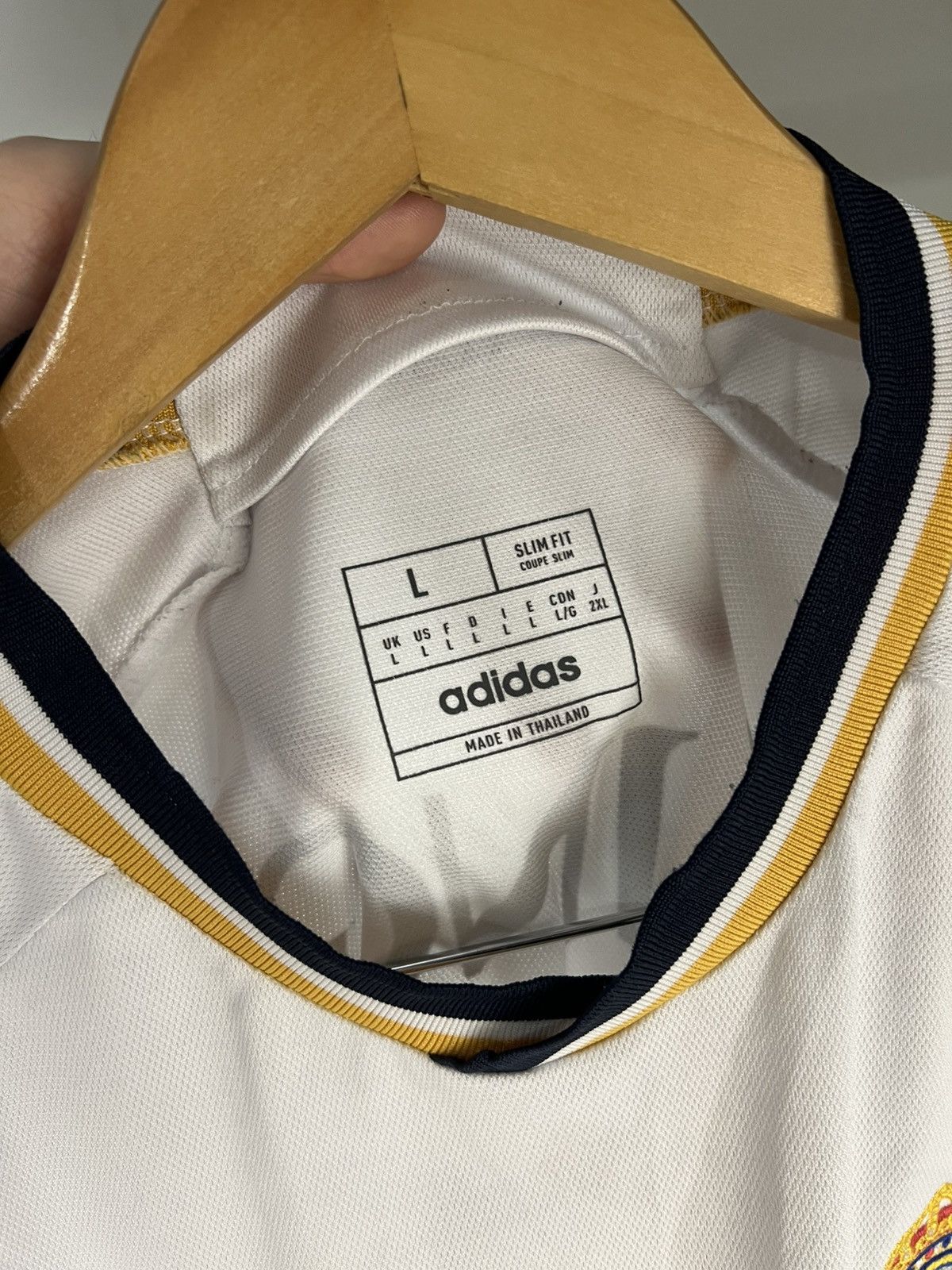 Adidas VINTAGE ADIDAS FC REAL MADRID SPAIN SOCCER JERSEY RETRO Y2K Size US L / EU 52-54 / 3 - 9 Thumbnail
