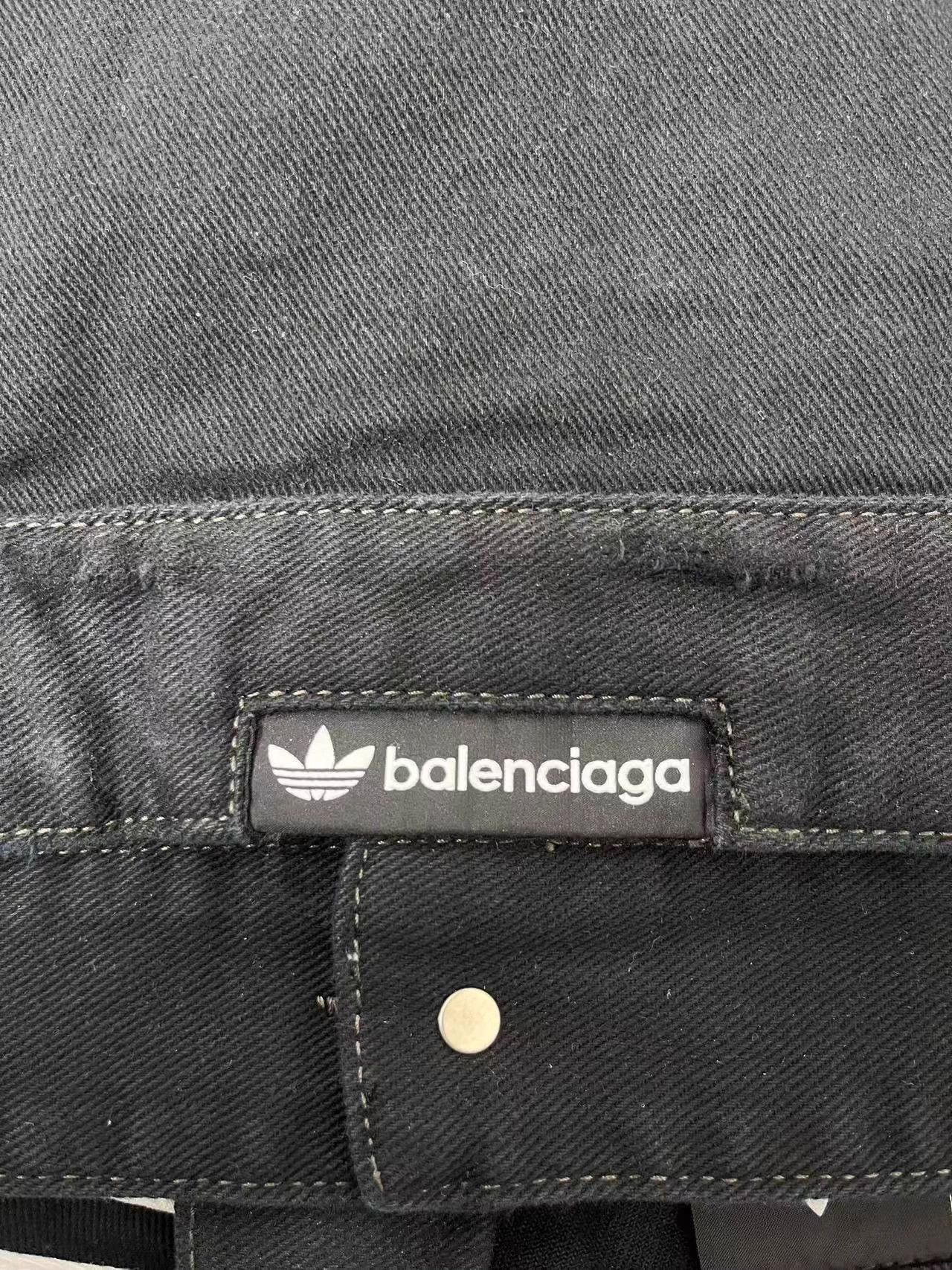 Balenciaga Balenciaga x adidas Logo Stripe Denim Oversized Unisex Black Size L / US 10 / IT 46 - 3 Thumbnail