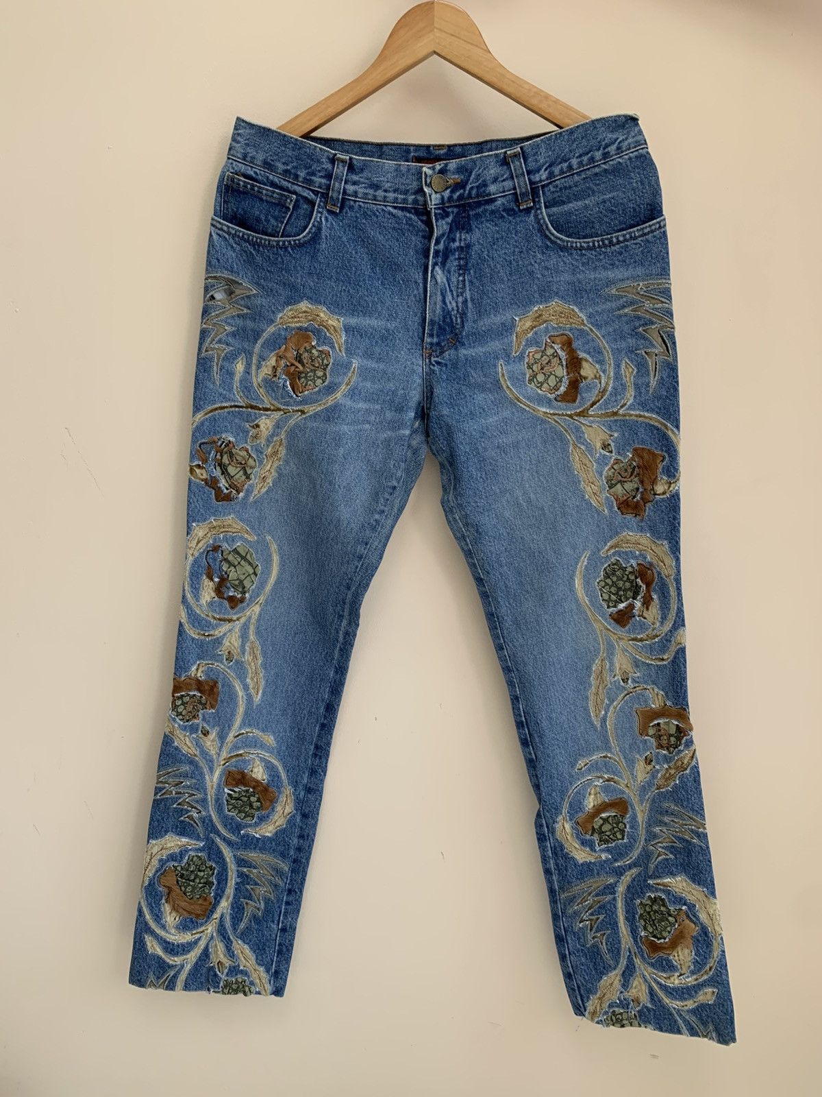 Roberto Cavalli Vintage Roberto Cavalli Blue Embroidered Flowers Denim Jeans Size US 32 / EU 48 - 1 Thumbnail