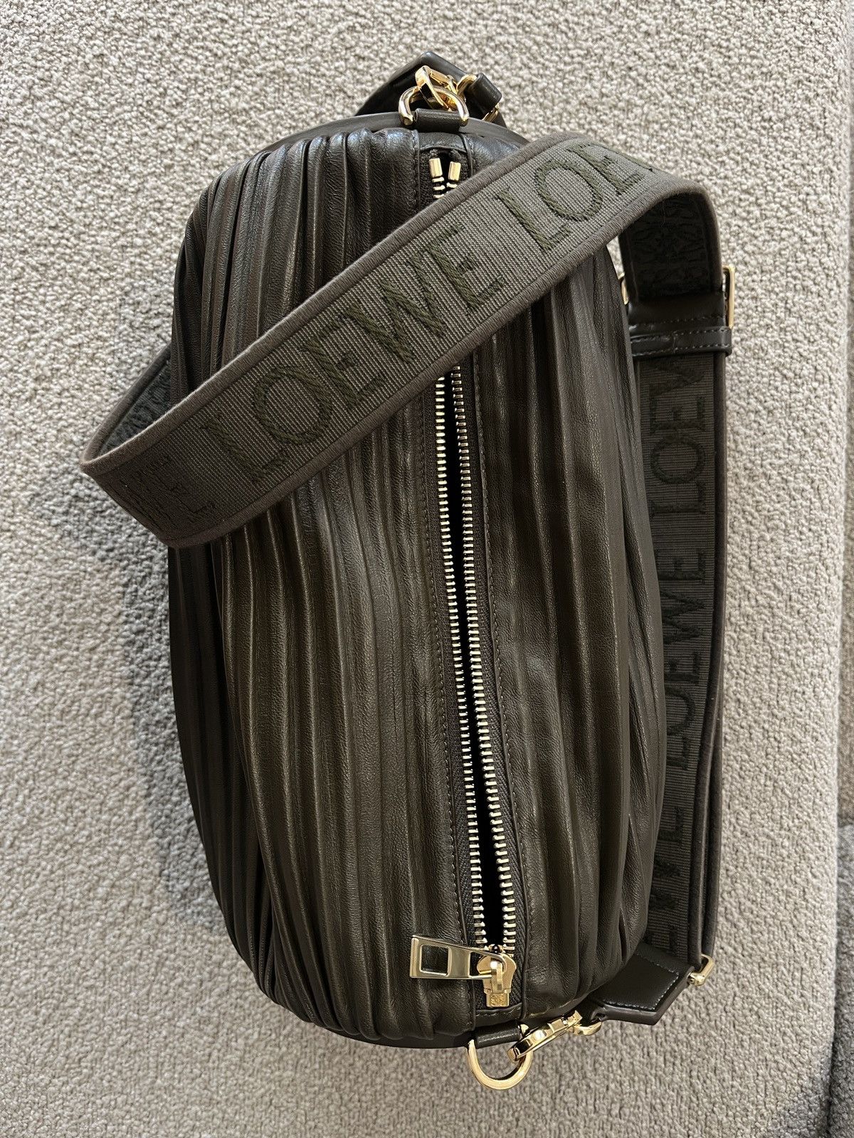 Loewe Loewe XL pleated lambskin “Bracelet” pouch Size ONE SIZE - 1 Thumbnail