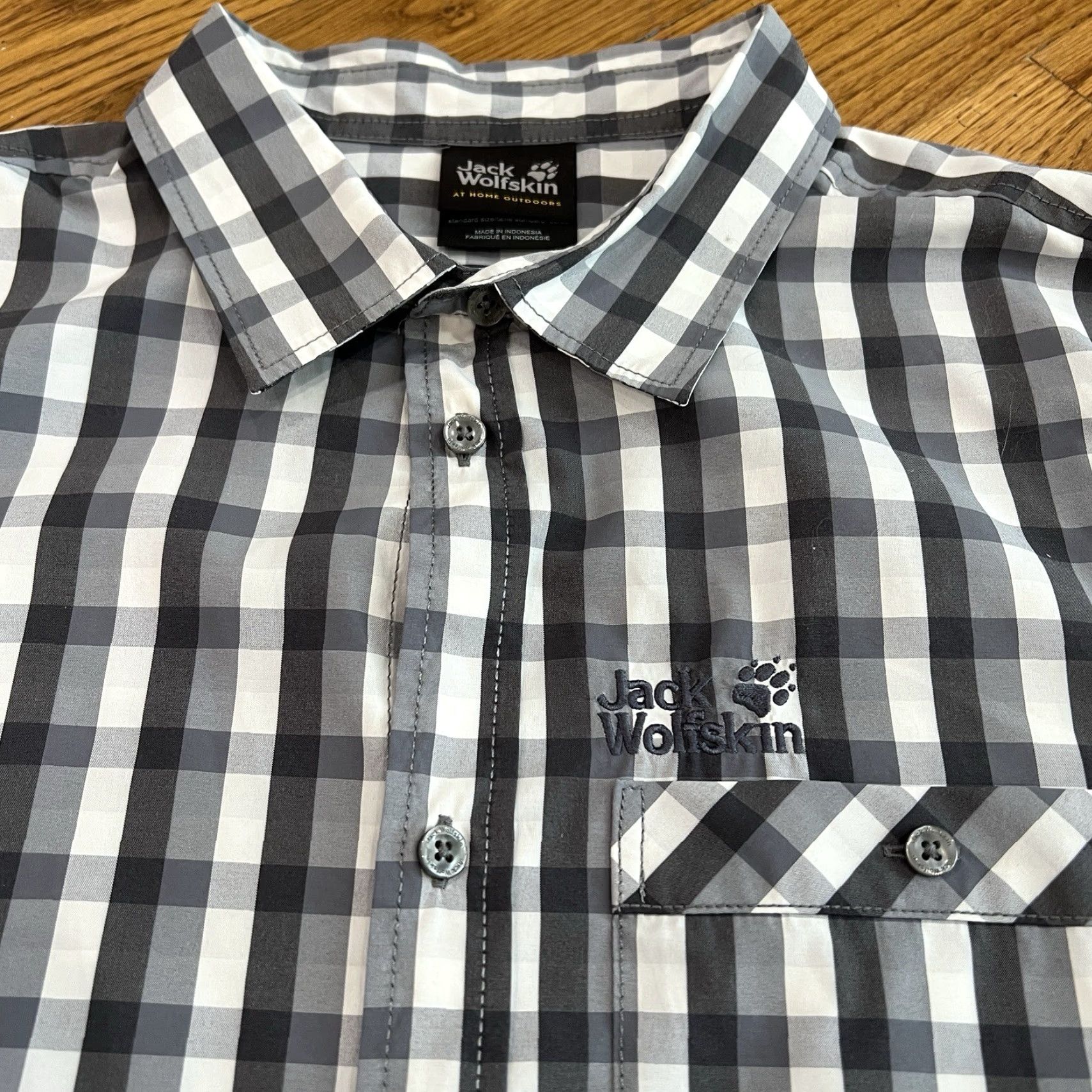Jack Wolfskin Jack Wolfskin Mens Outdoor Shirt Regular Check Short Sleeve L Gray Button-Up Pocket Zipper All Seasons Casual Size US L / EU 52-54 / 3 - 2 Thumbnail