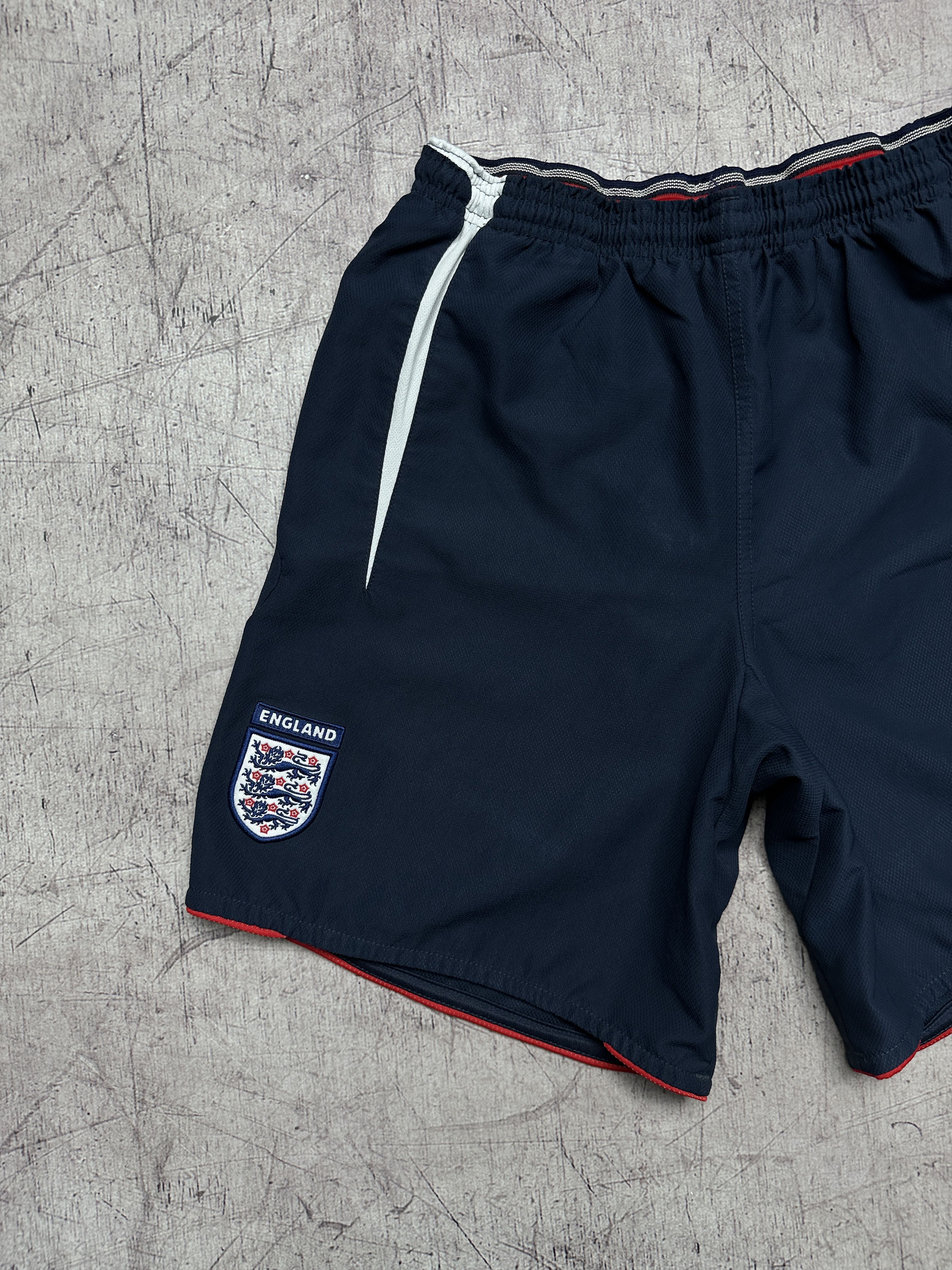 Umbro Umbro England Vintage Mens Shorts Size US 32 / EU 48 - 2 Thumbnail