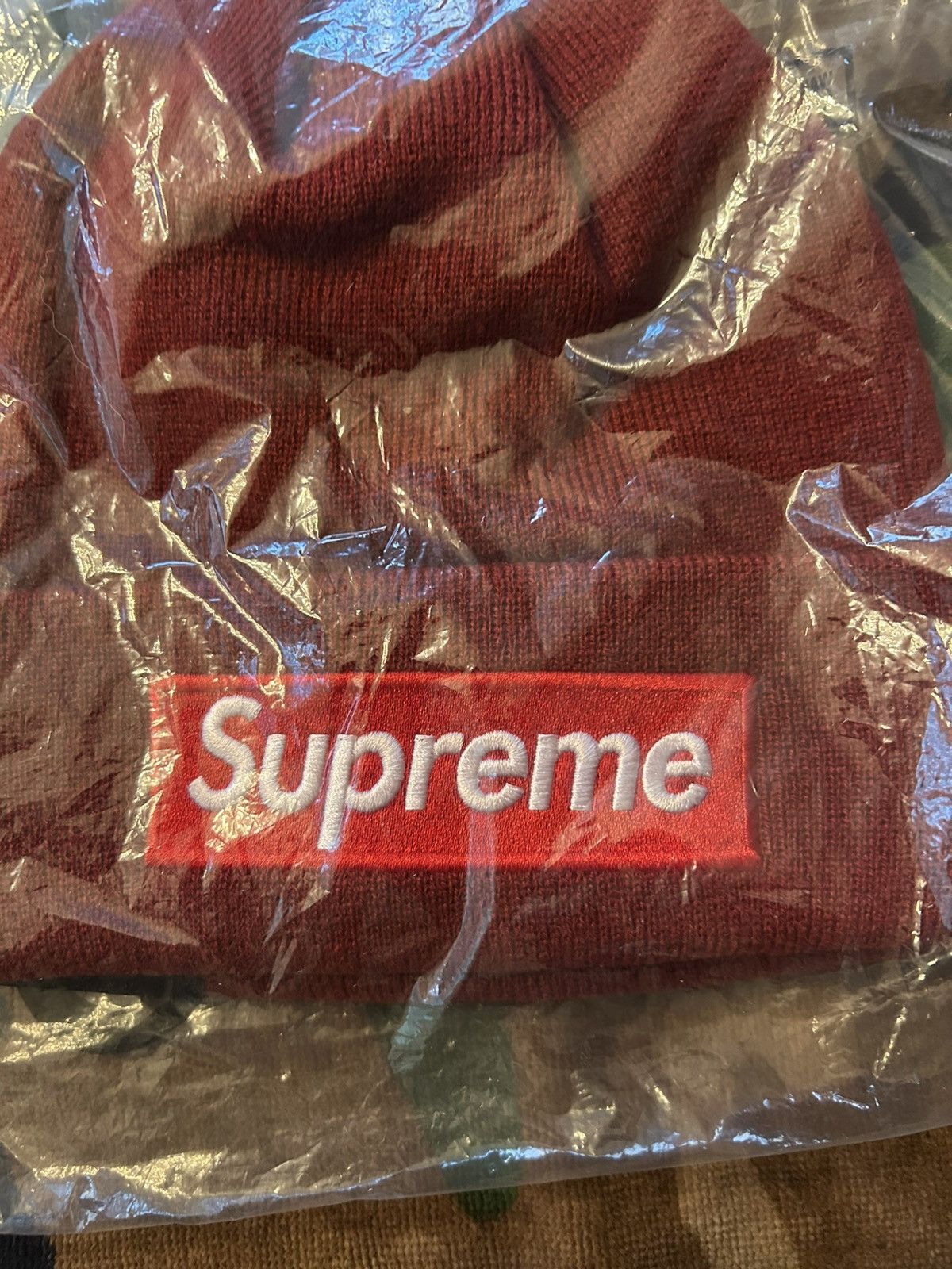New Era × Supreme Supreme New Era Box Logo Beanie Cardinal FW22 Size ONE SIZE - 4 Thumbnail