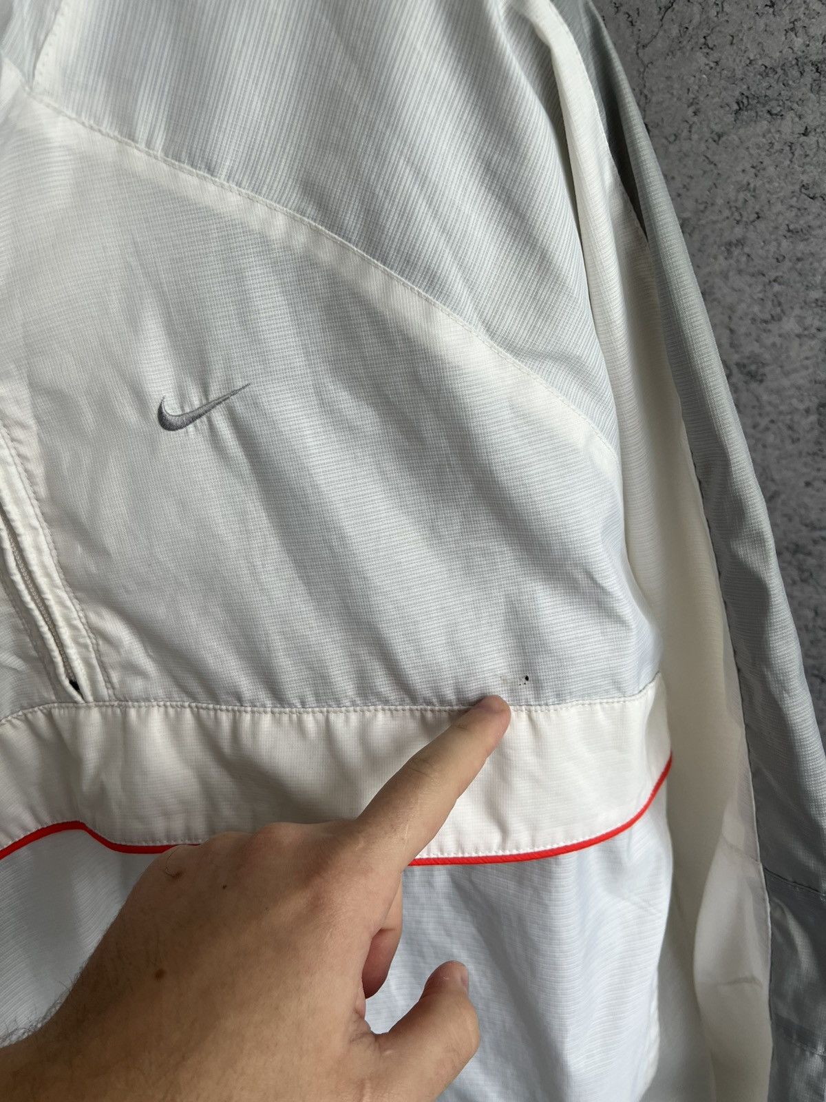 Nike Vintage Nike 2000s Nylon Light Jacket 1/2 Zip White Y2K Size US L / EU 52-54 / 3 - 23 Thumbnail