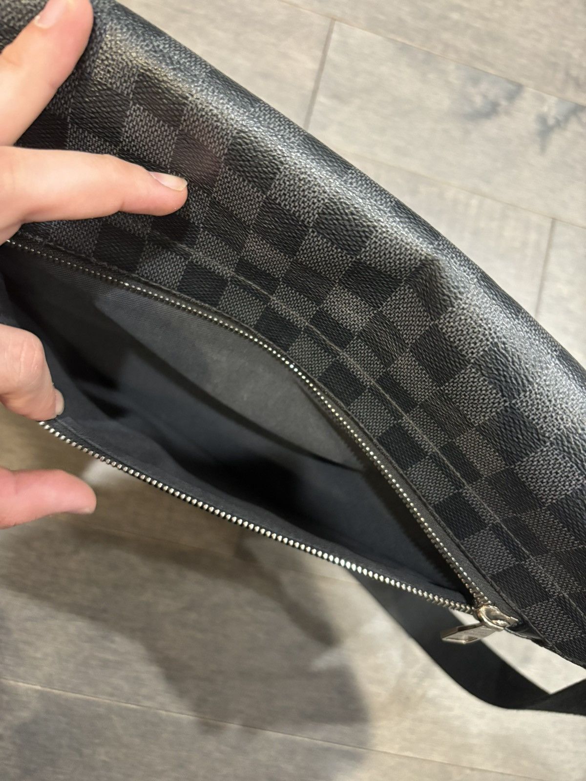 Louis Vuitton Louis Vuitton Black Daimler Messenger Bag Size ONE SIZE - 4 Thumbnail