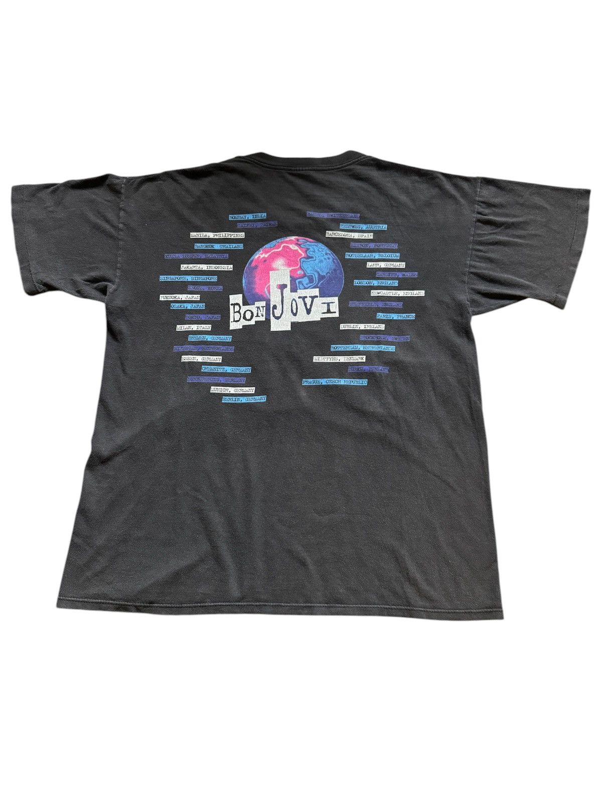 Band Tees VINTAGE 1994 BON JOVI WORLD TOUR BAND TEE FADED Size US L / EU 52-54 / 3 - 6 Thumbnail