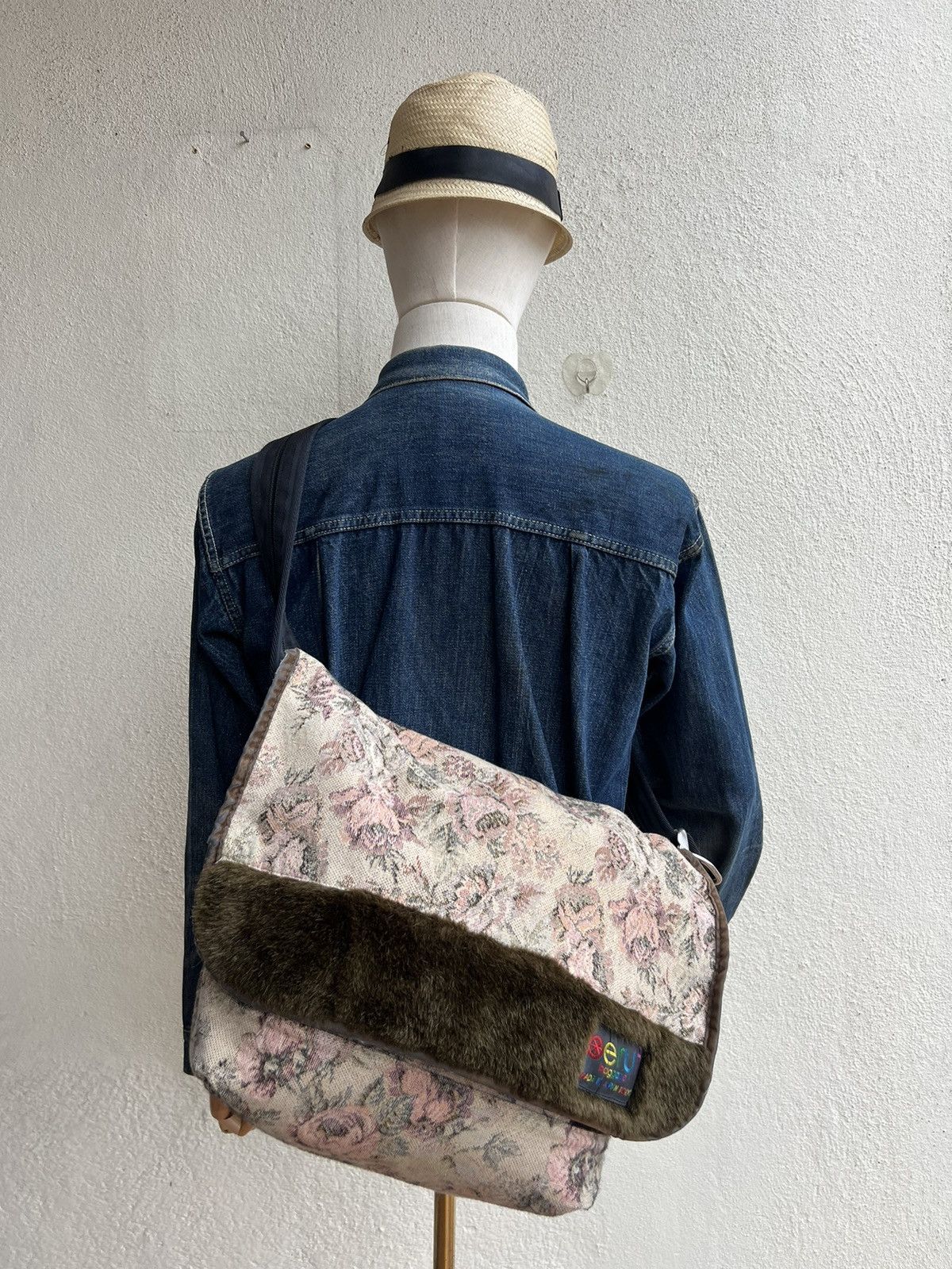 Vintage Vintage Beruf Baggage Japan Jacquard Messenger Bag Size ONE SIZE - 3 Thumbnail