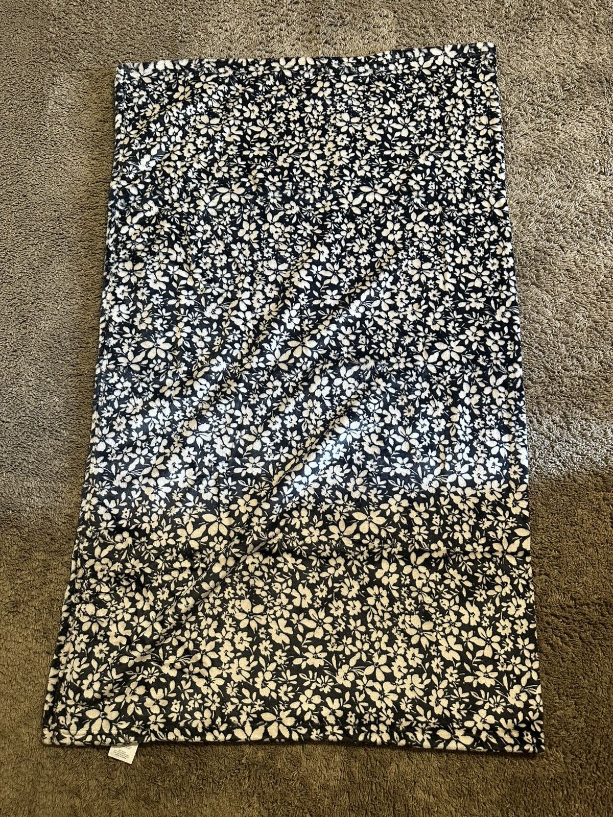Karl Lagerfeld × Vintage Vintage karl lagerfeld “black and sliver” throw blanket Size US L / EU 52-54 / 3 - 1 Thumbnail