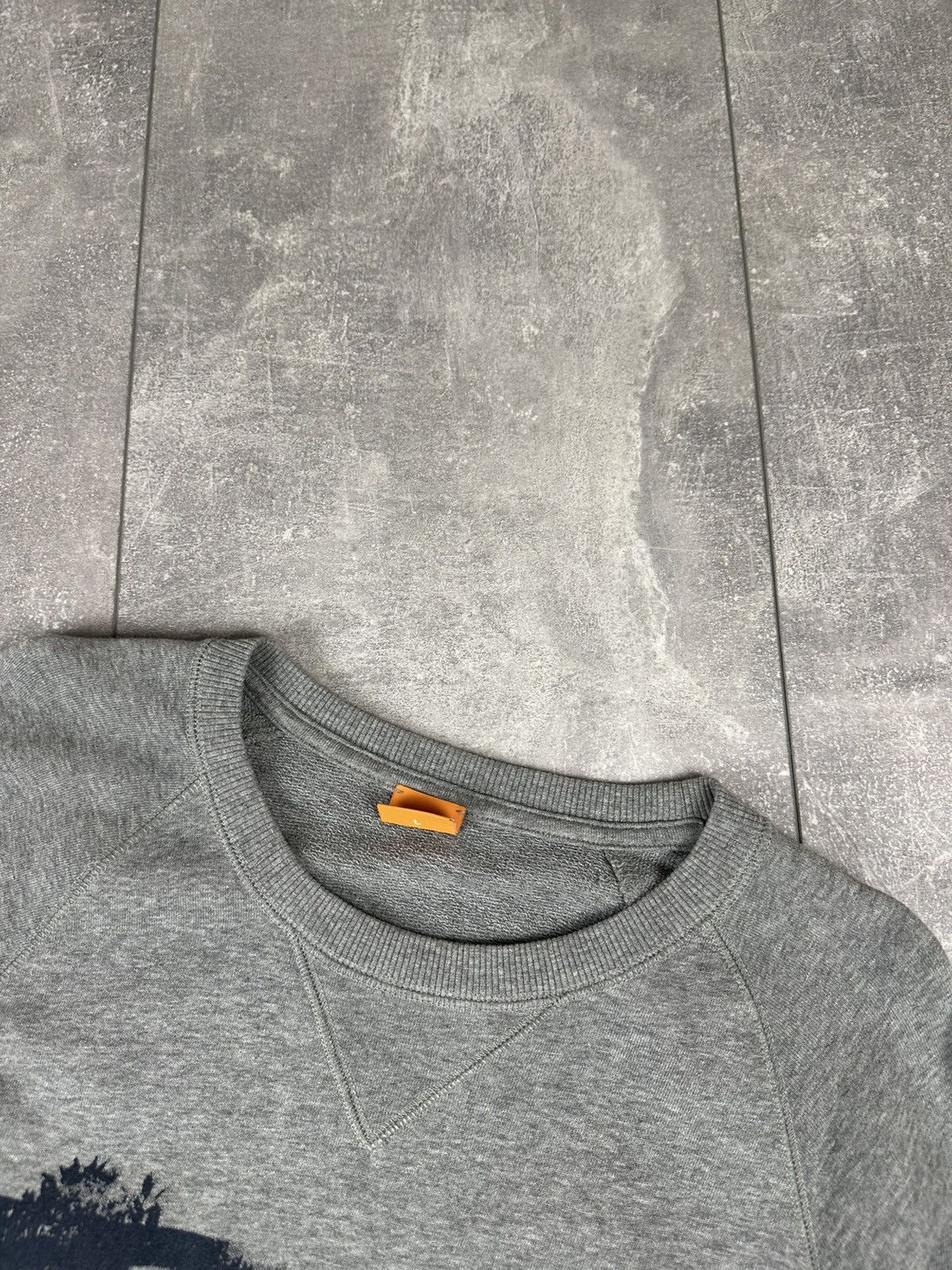 Hugo Boss Hugo Boss Mens Luxury Cenrt Logo Sweatshirt Size US L / EU 52-54 / 3 - 4 Thumbnail