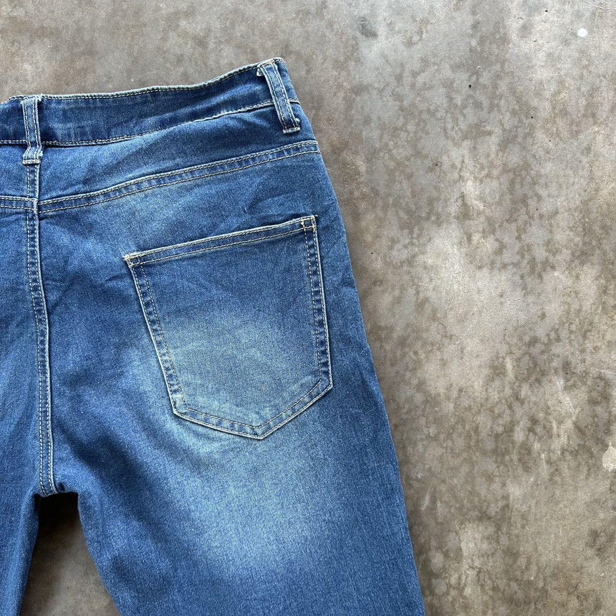 Japanese Brand Vintage Roshell Distressed Slim Fit Faded Denim Jean Pant Size US 32 / EU 48 - 13 Thumbnail