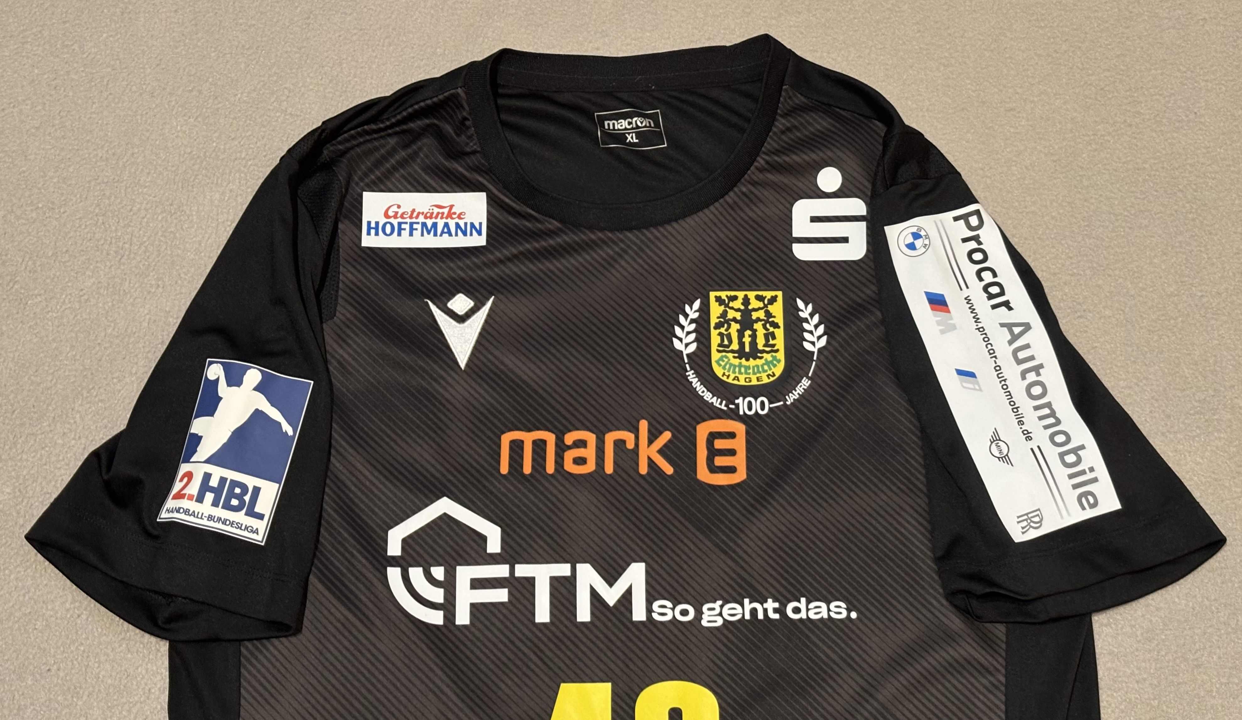 Macron VfL Eintracht Hagen 2021/2022 Toromanović #43 Macron Size US XL / EU 56 / 4 - 6 Thumbnail