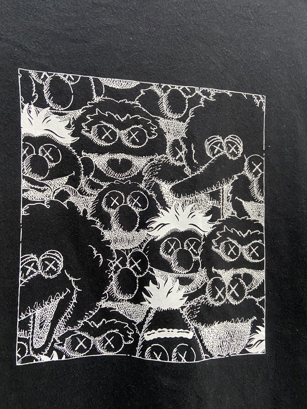 Kaws × Uniqlo UNIQLO X KAWS SESAMA STREET BLACK SWEATSHIRT Size US M / EU 48-50 / 2 - 6 Thumbnail