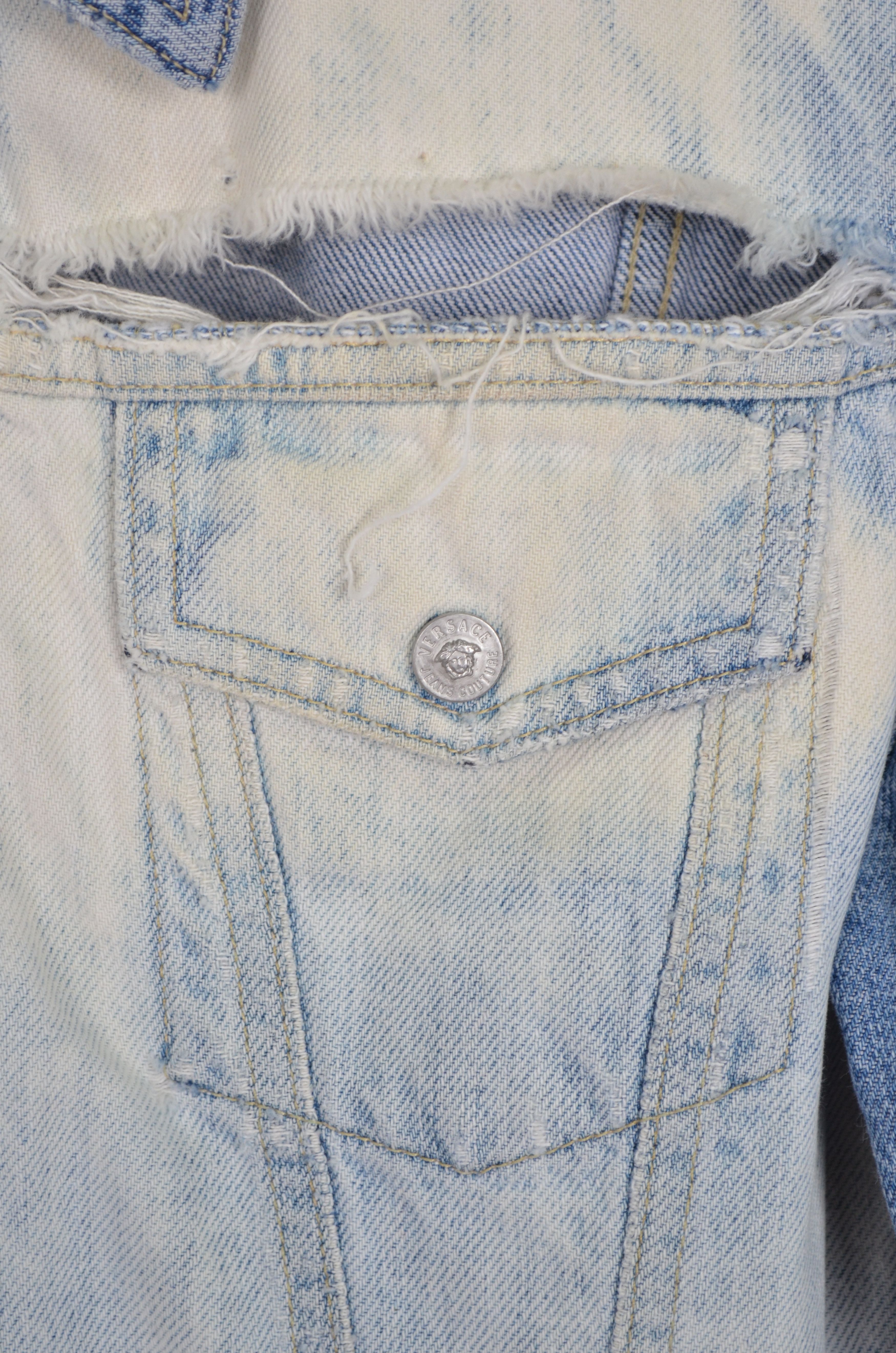 Designer × Versace × Vintage Versace Jeans White Blue Denim Jacket Big Logo Size XS Size XS / US 0-2 / IT 36-38 - 7 Thumbnail