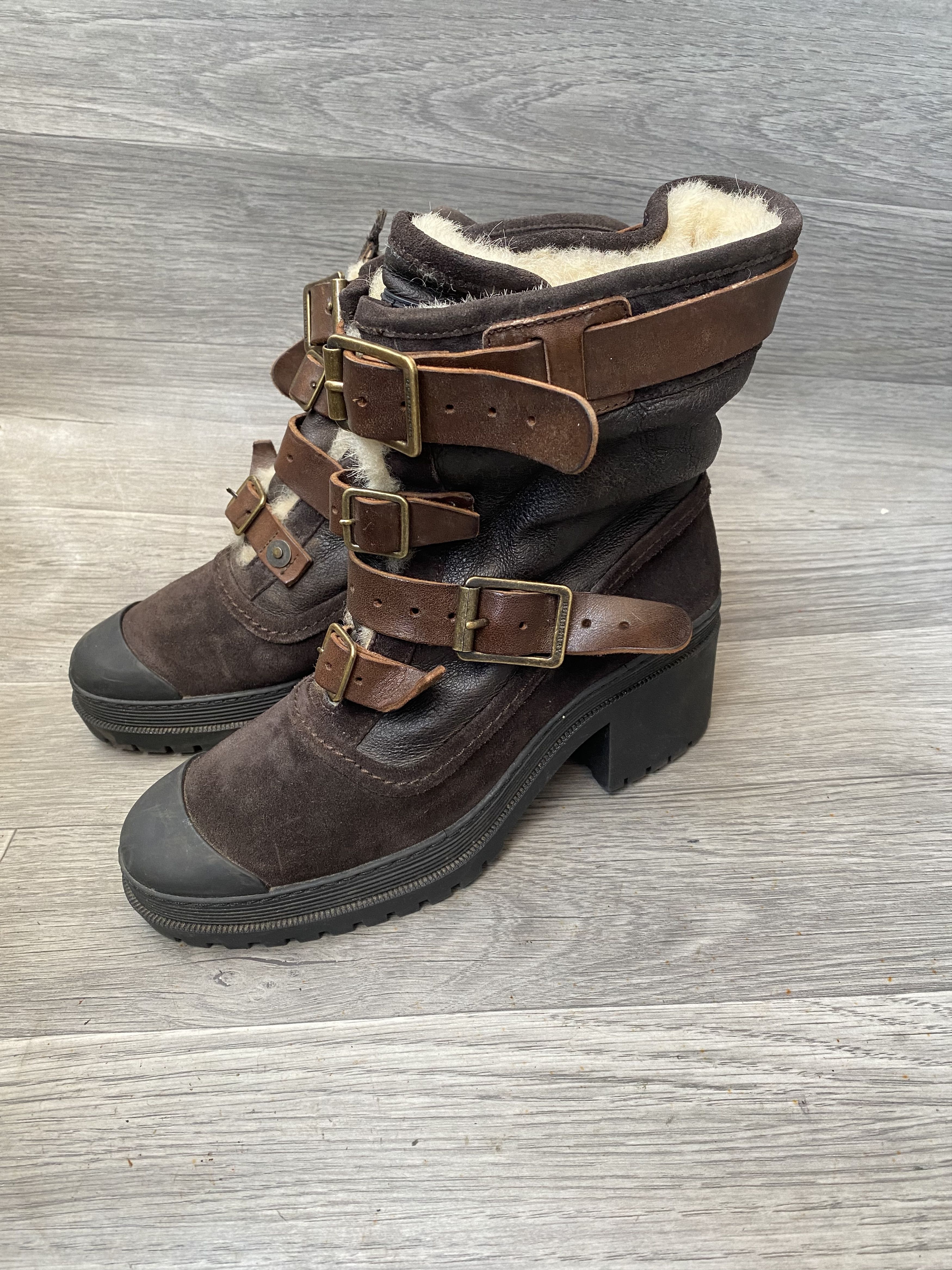 Burberry aviator duke fur lined suede boots