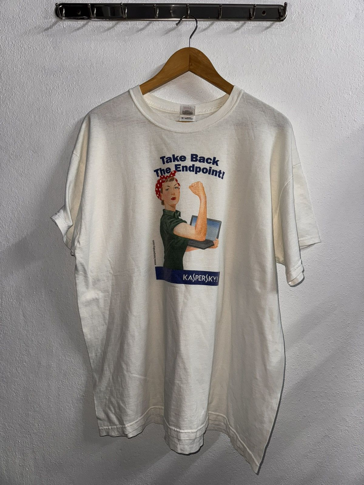 Fruit Of The Loom Vintage KasperskyLab Promo tee Size US XL / EU 56 / 4 - 1 Thumbnail