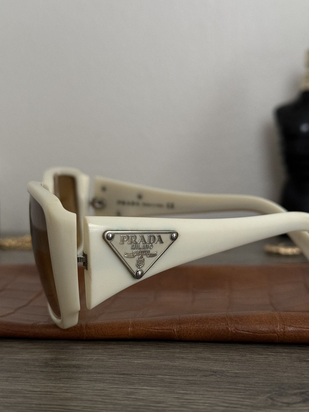 Prada Prada 2000s 16L Squared Sunglasses Cream White Size ONE SIZE - 1 Thumbnail