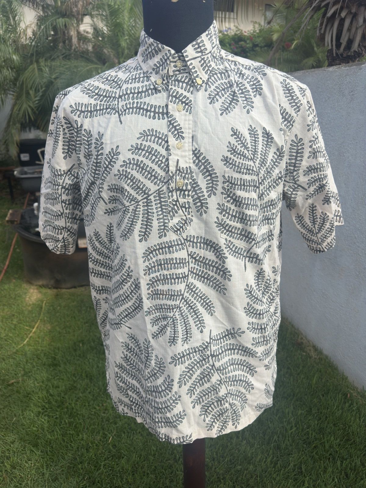 Reyn Spooner PreOwned Reyn Spooner Beige Hawaiian Print Men's Medium Size US M / EU 48-50 / 2 - 1 Thumbnail