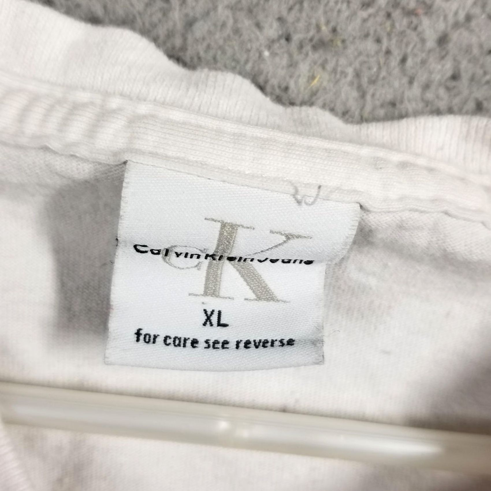 Vintage Calvin Klein Jeans Shirt Woman XL White Sleeveless V-Neck Logo Tank Vintage Size US XL / EU 56 / 4 - 3 Thumbnail