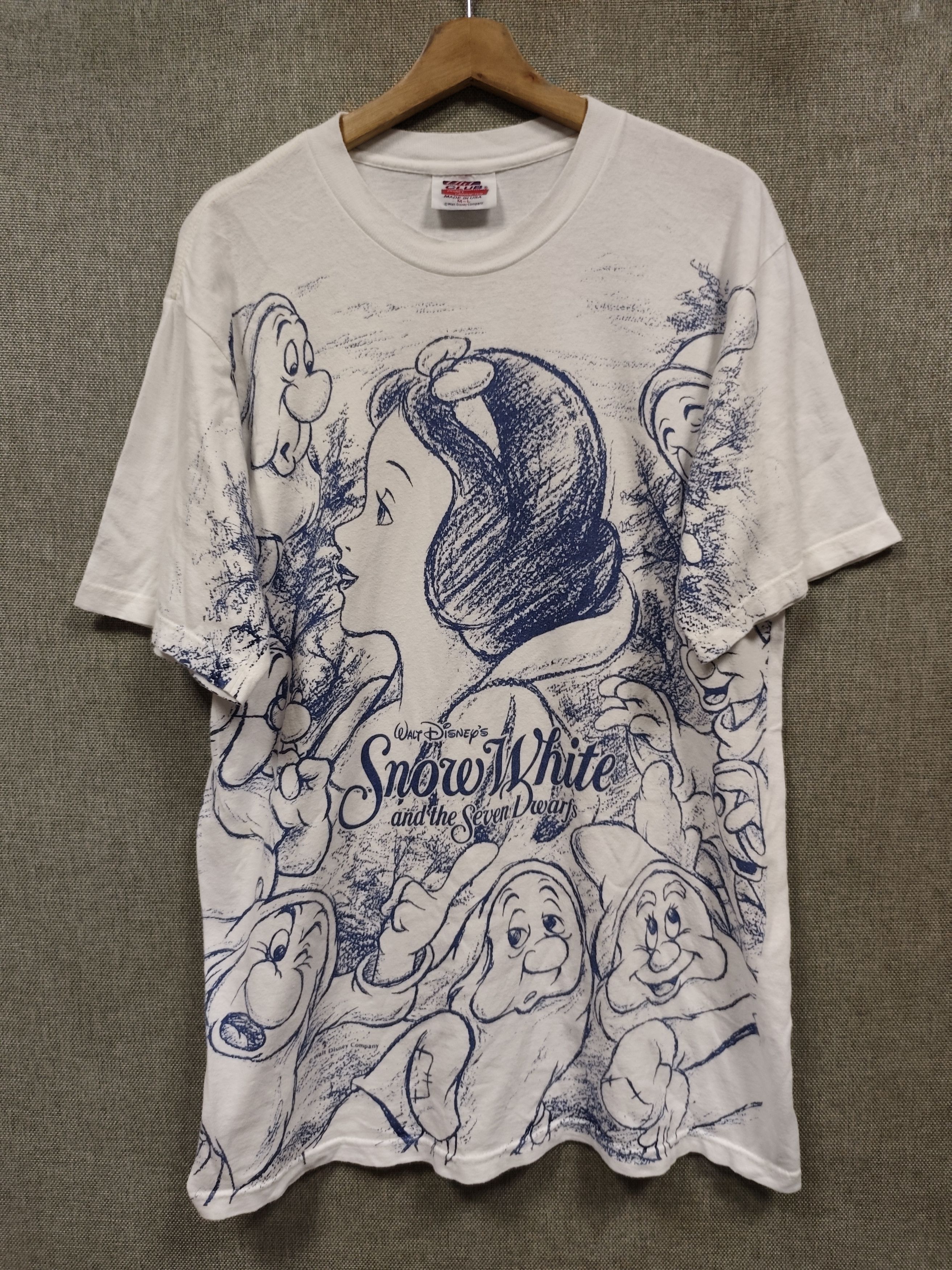 Disney Vintage 90s t shirt disney snow white and seven dwarfs Size US L / EU 52-54 / 3 - 1 Thumbnail