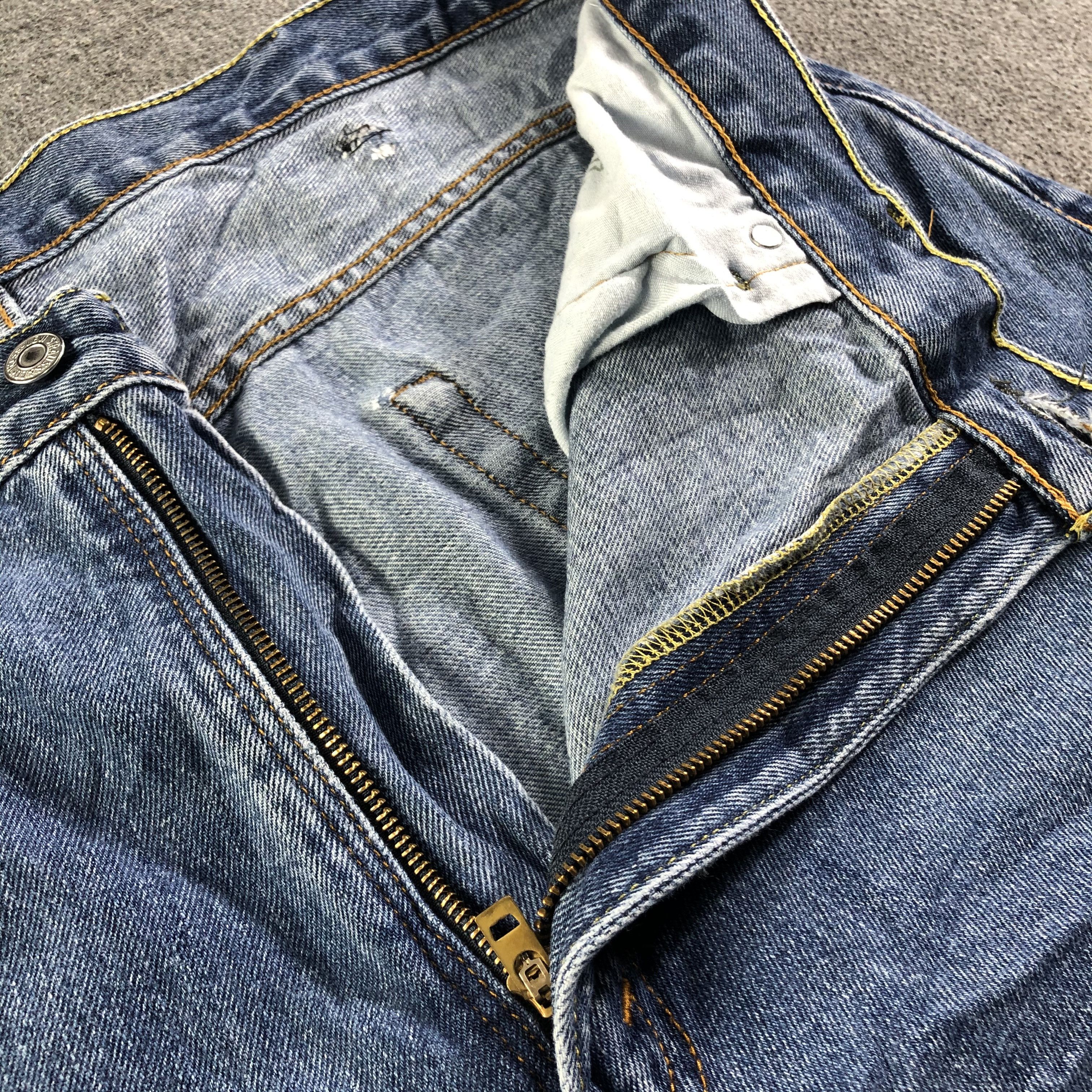 Levi's Vintage Blue Wash Levis 550 Jeans-J4126 Size US 41 - 9 Thumbnail