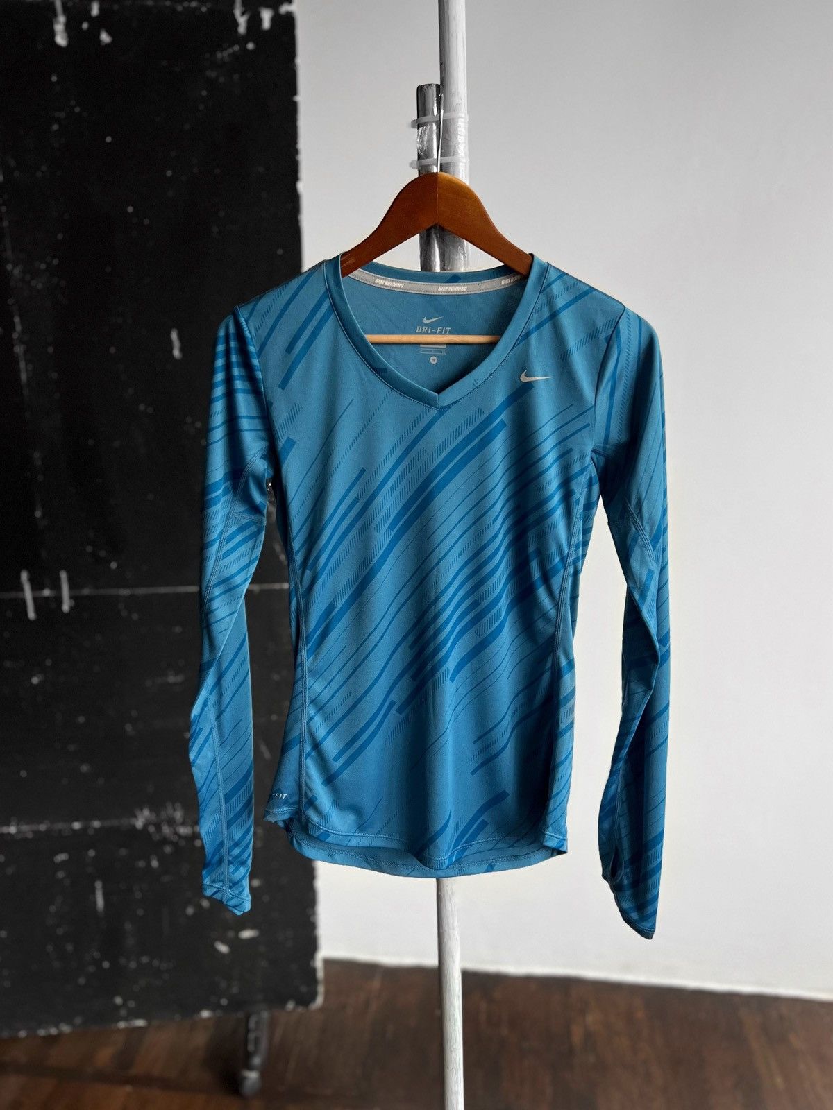 Nike Nike Running Dri-FIT Womens Blue Sport Long Sleeve Shirt Size S / US 4 / IT 40 - 1 Thumbnail