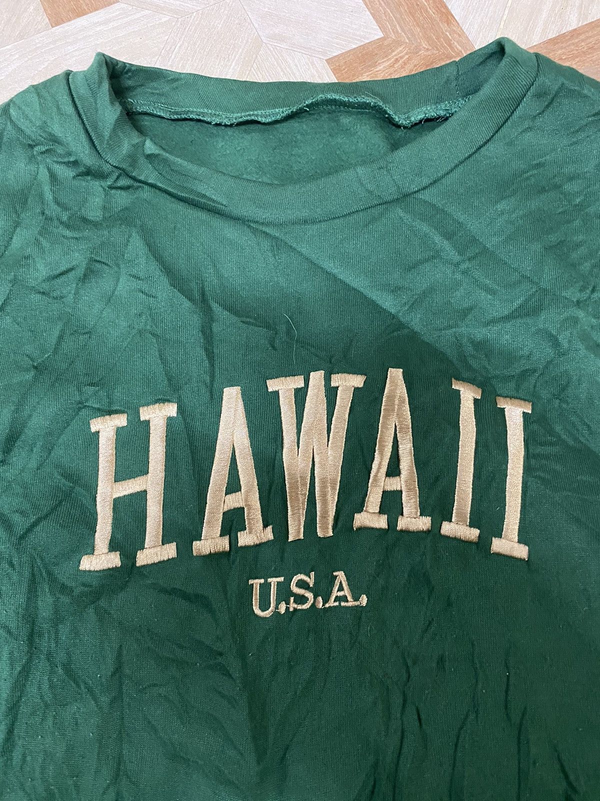 Vintage Vintage Hawaii 90's Embroidered Sweatshirt Size US L / EU 52-54 / 3 - 4 Thumbnail