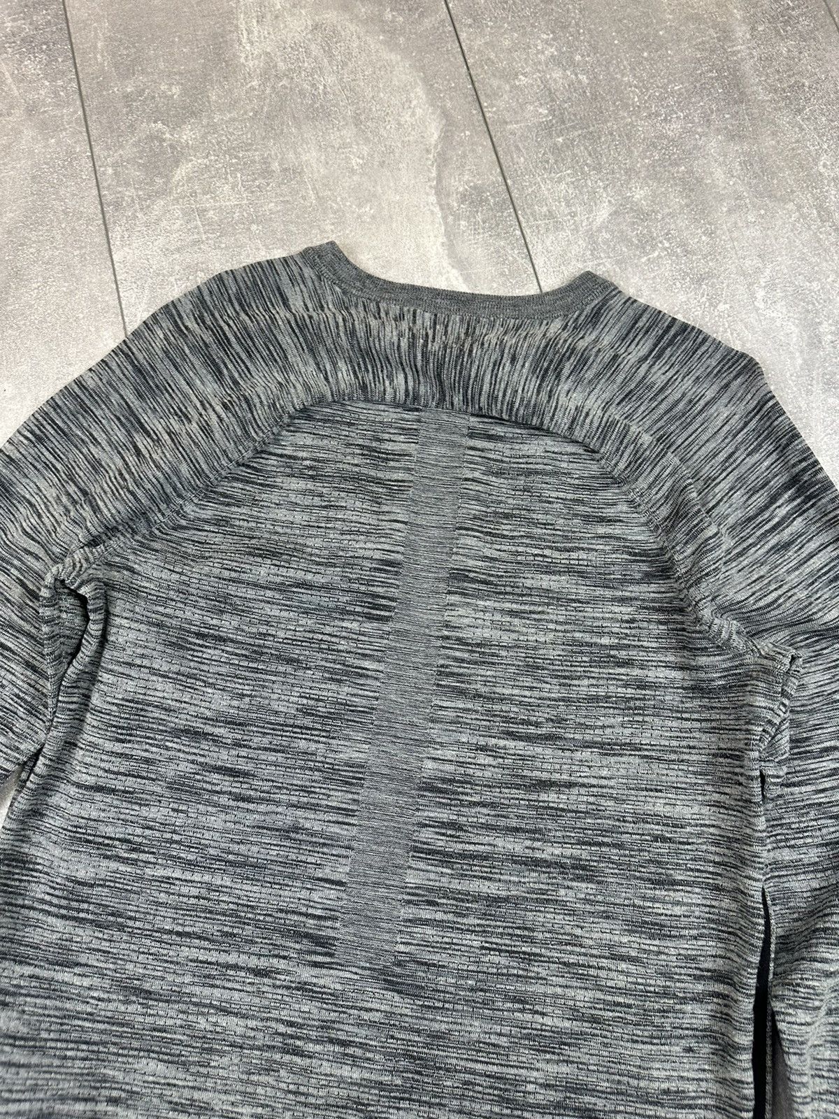 Nike Nike Tech Fleece Small Logo Grey Y2K Long Sleeve Size US S / EU 44-46 / 1 - 9 Thumbnail