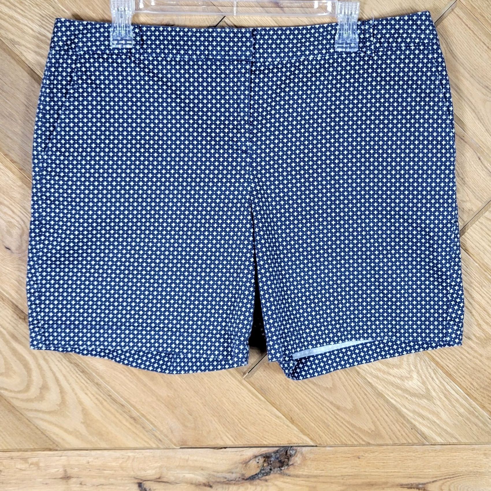 Izod Izod Chino Shorts Womens Size 14 Blue White Mid Rise Flat Front Pockets Casual Size 36" / US 14 / IT 50 - 2 Thumbnail