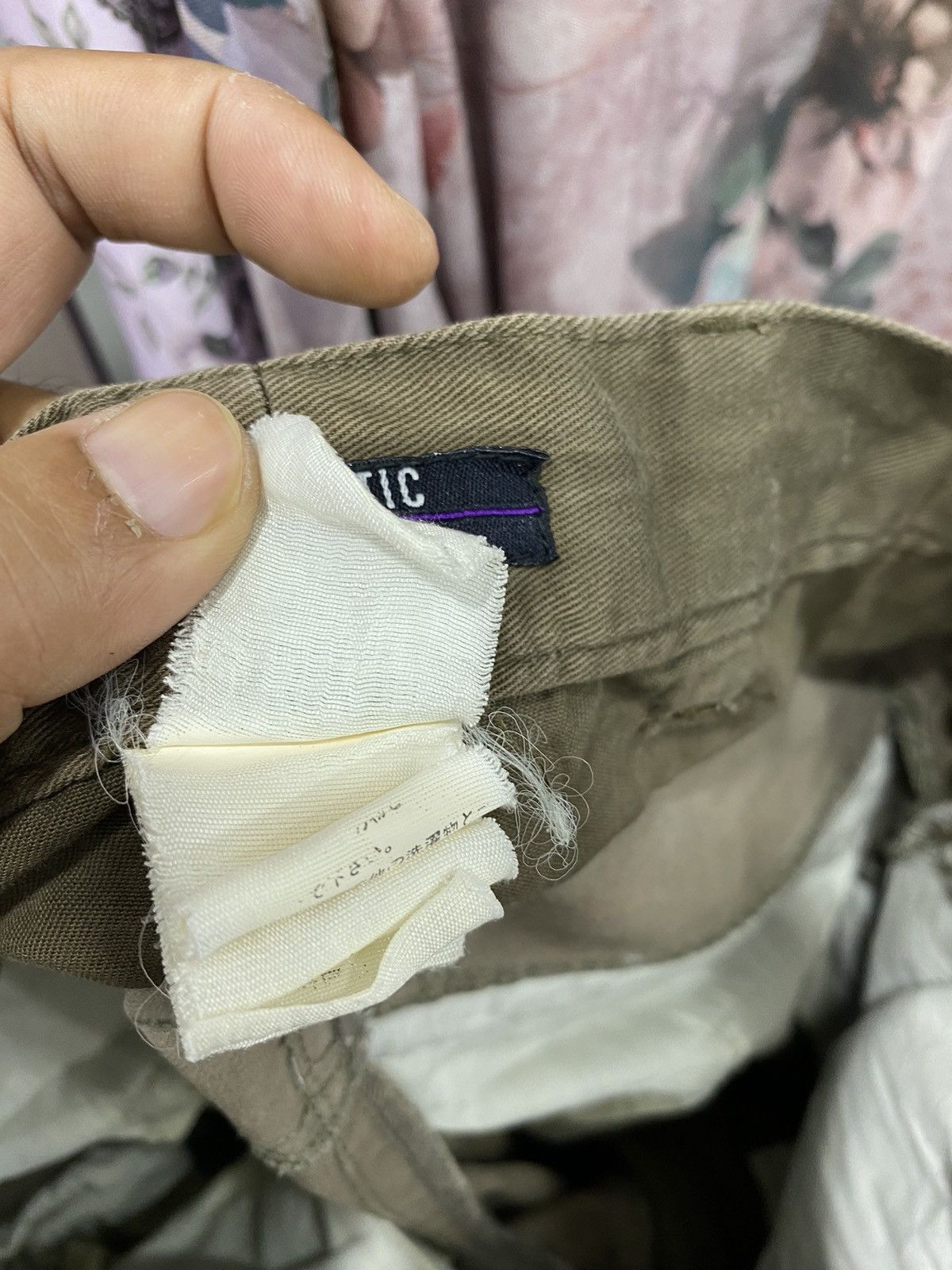 In The Attic In The Attic 12 Pocket Double Waist Camo Pants Size US 29 - 11 Thumbnail