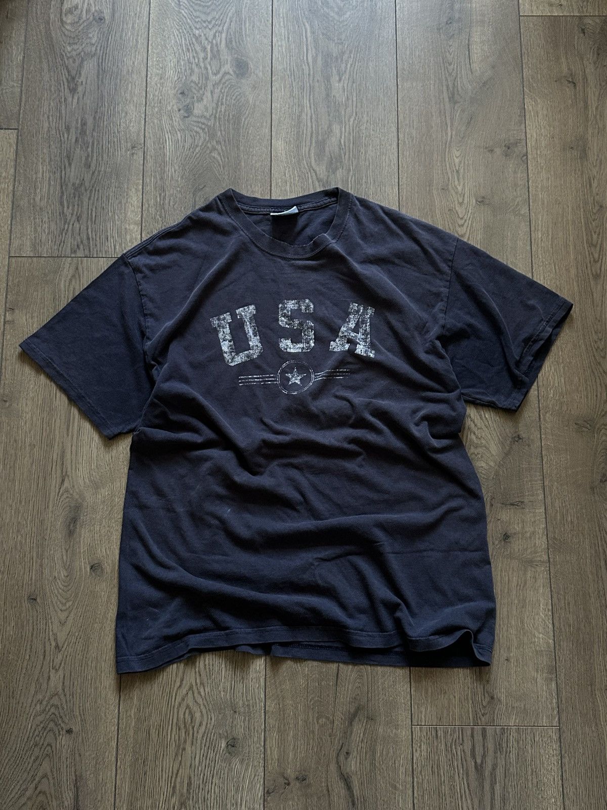 American Giant Sunfaded USA spell out t shirt Size US L / EU 52-54 / 3 - 1 Thumbnail