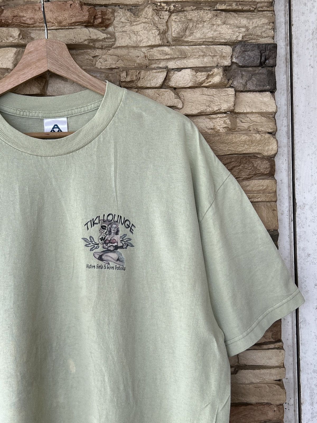 Vintage Vintage Tiki Lounge Native Girls & Love Potions Hawaii Tees Size US XL / EU 56 / 4 - 4 Thumbnail
