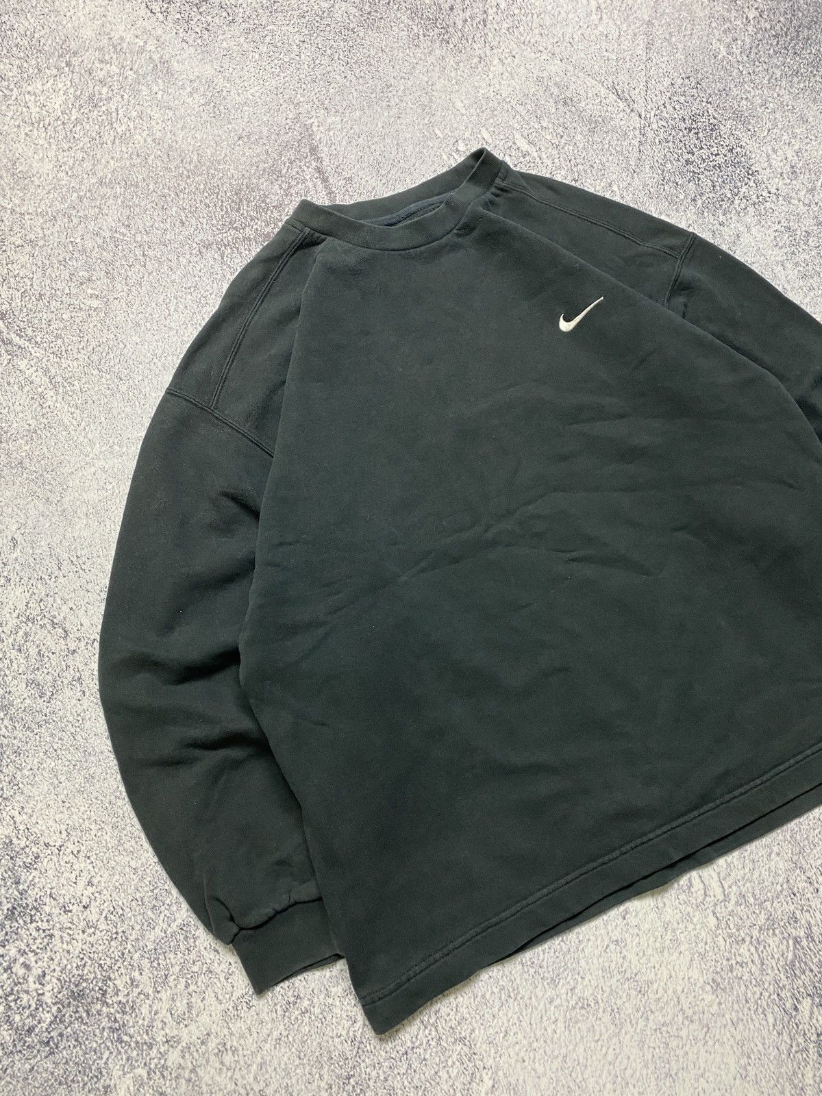 Nike × Vintage Nike Vintage Y2K Basic Mini Swoosh Logo Sweatshirt Boxy Fit Size US XL / EU 56 / 4 - 3 Thumbnail