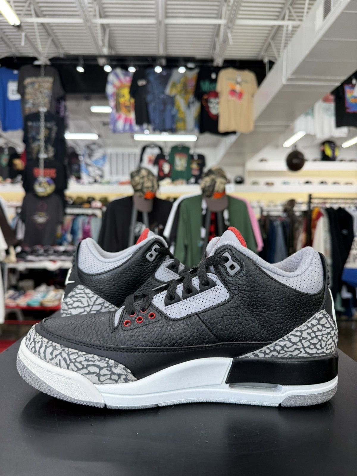 Jordan Brand Jordan 3 Black Cement Size 8.5 (2018) Size US 8.5 / EU 41-42 - 4 Thumbnail