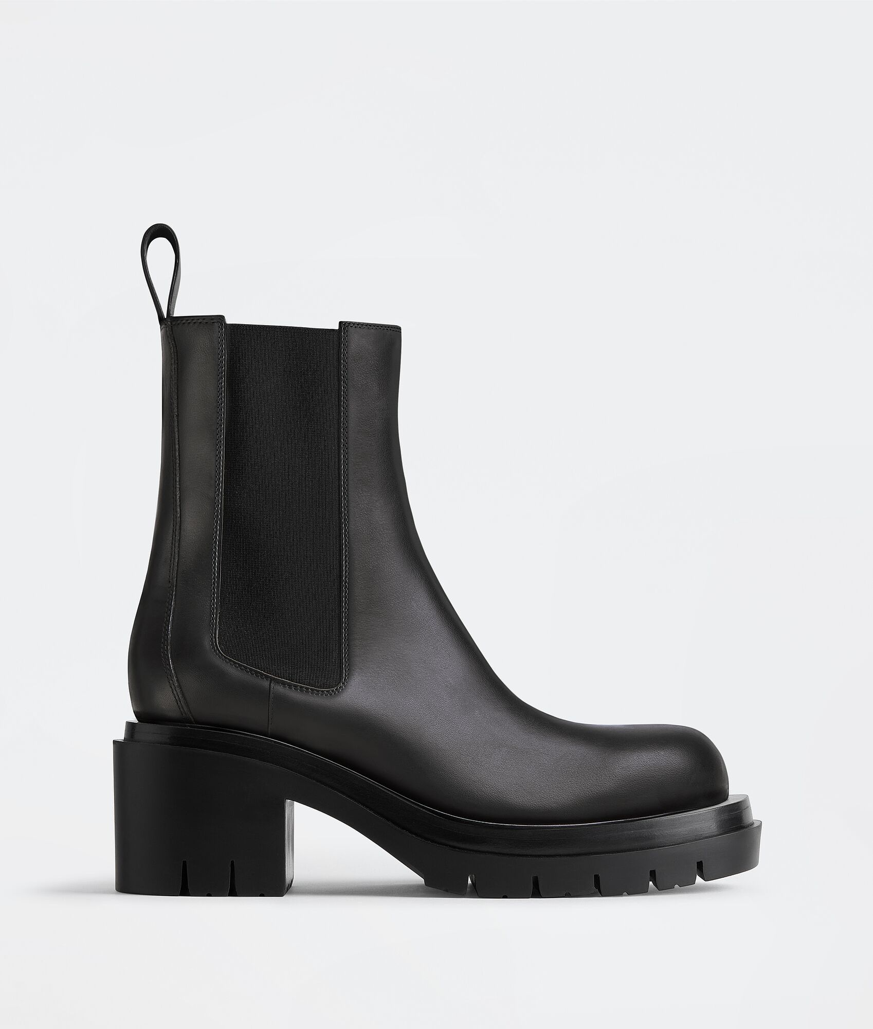 Bottega Veneta o1s1rm1025 Lug Chelsea Boots in Black Size US 8 / IT 38 - 1 Thumbnail