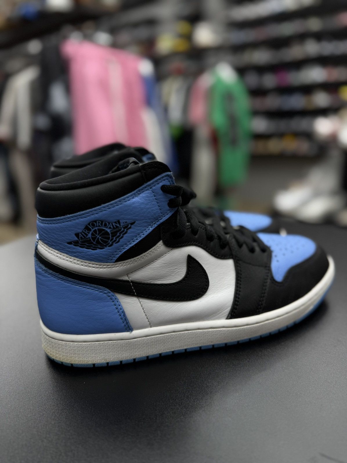 Jordan Brand × Nike Jordan 1 High UNC Toe Size 10 Pre Owned Size US 10 / EU 43 - 2 Thumbnail