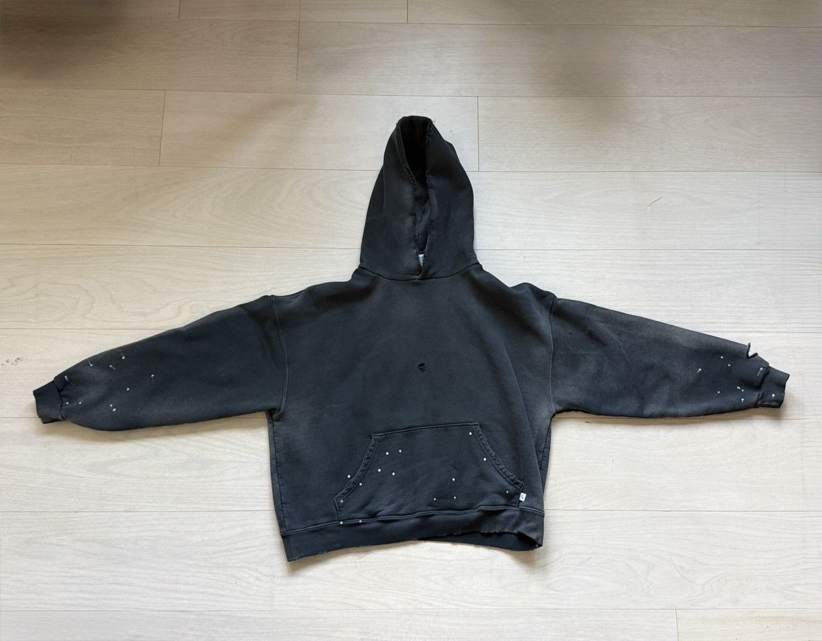 Akimbo Club "WATCH-PEEKER" DISTRESSED HOODIE - SUN FADED BLACK Size US M / EU 48-50 / 2 - 1 Thumbnail