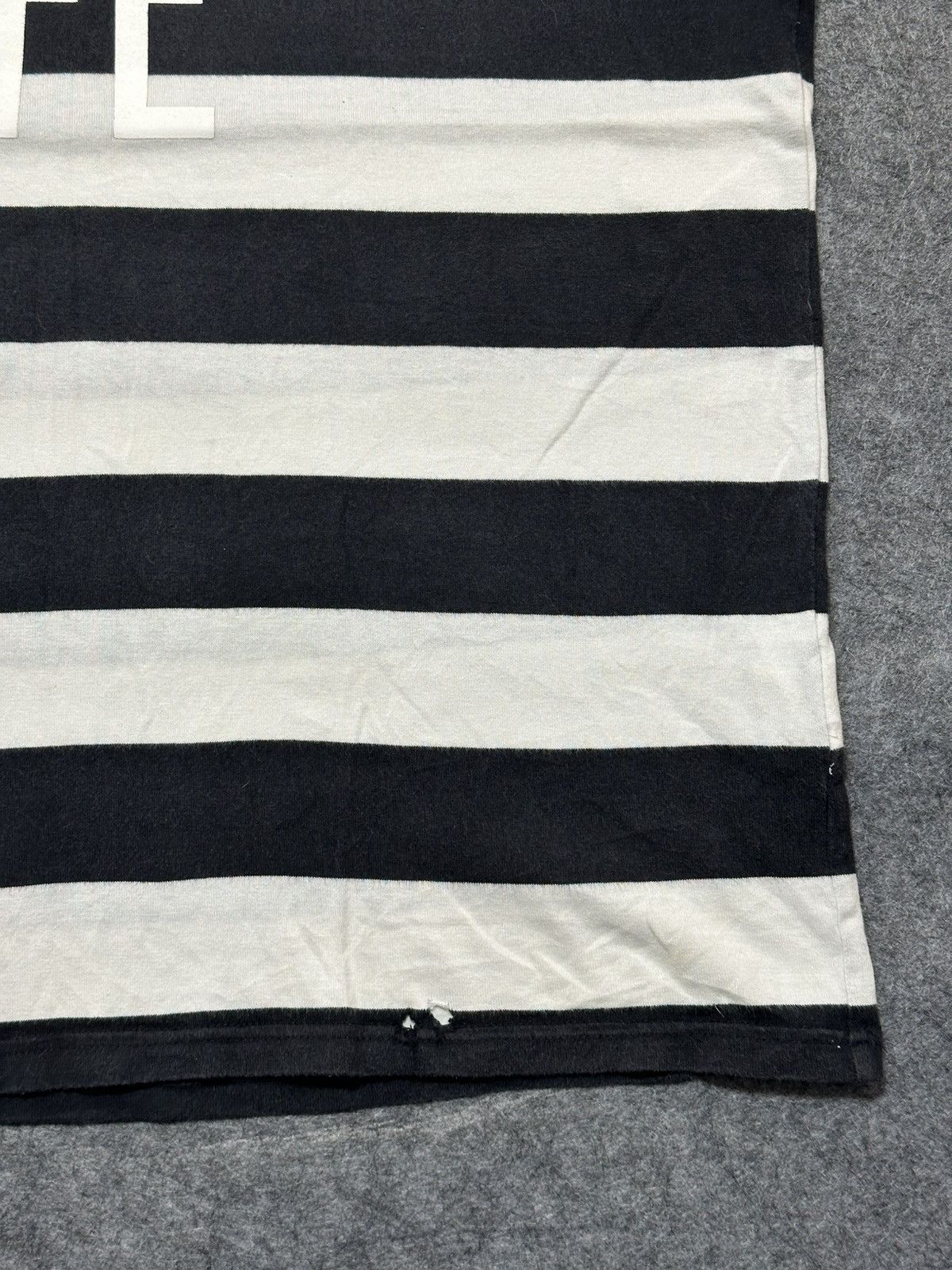 Bape A Bathing Ape t-shirt a rubber printed "BATHING APE". Size US L / EU 52-54 / 3 - 18 Thumbnail