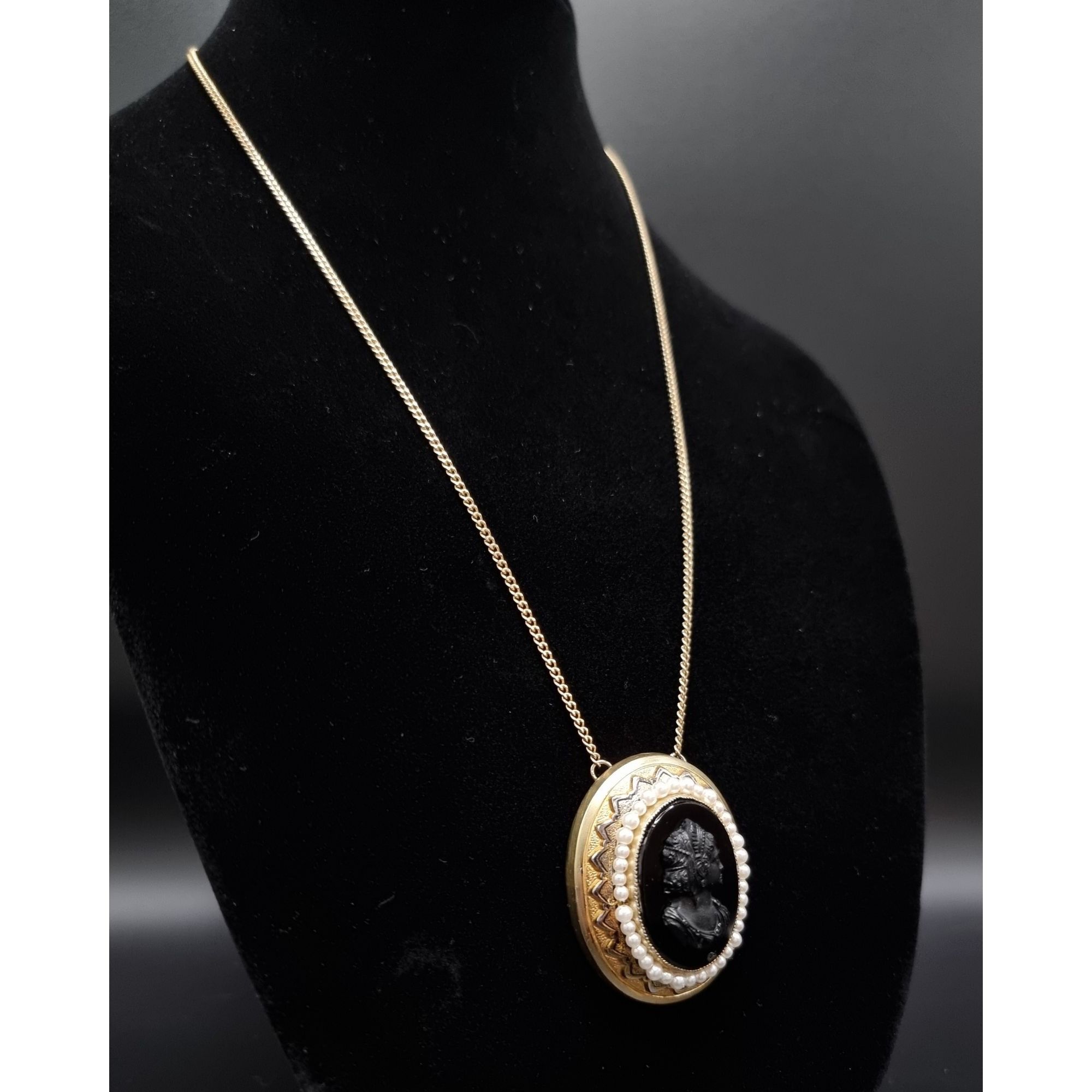 Vintage Vintage 1950s-1960s Gold Black Cameo Necklace With Black Res Size ONE SIZE - 6 Thumbnail