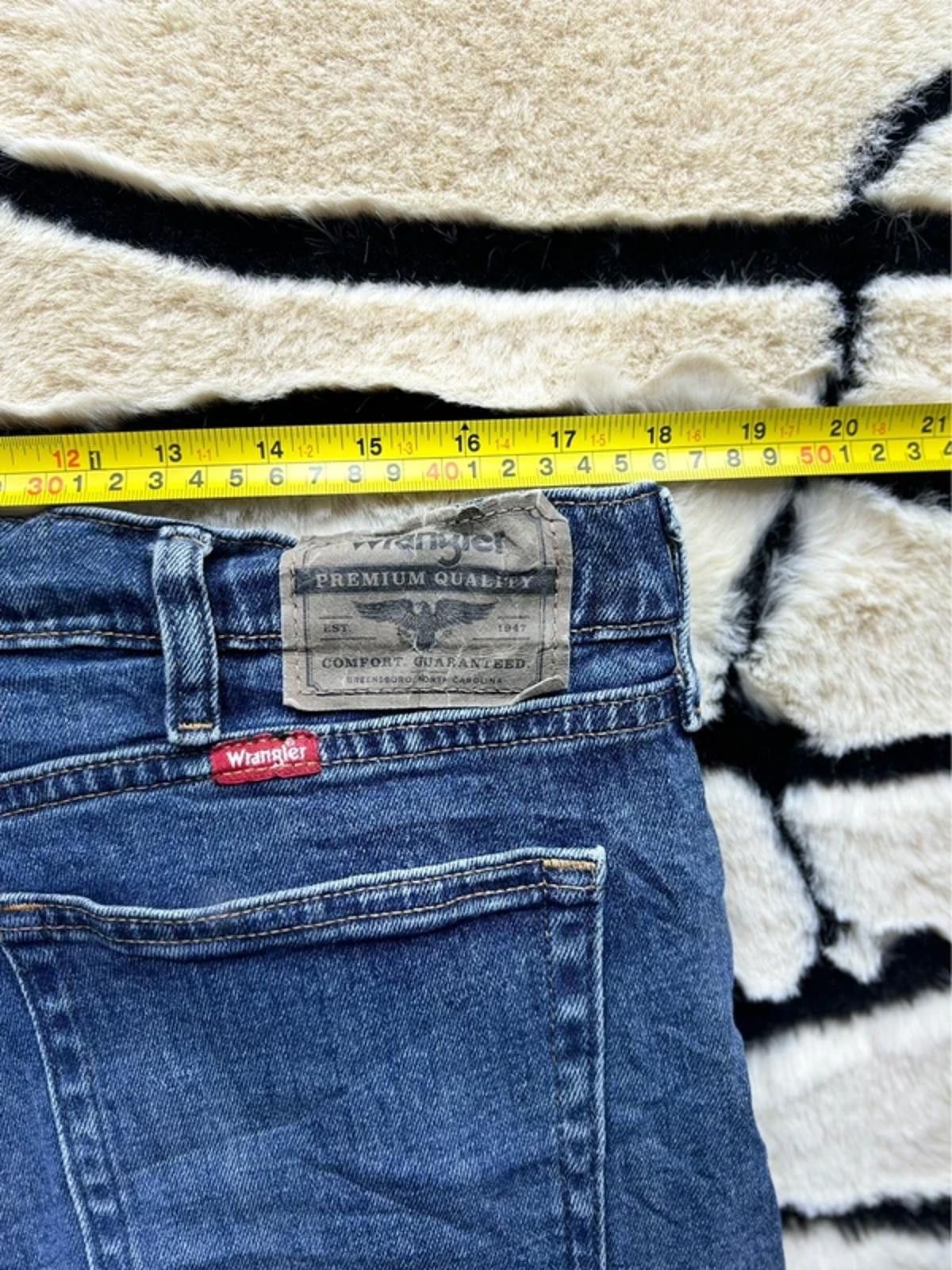 Other Men’s vintage wrangler baggy fit jeans Y2K style size 34x30 Size US 34 / EU 50 - 4 Thumbnail