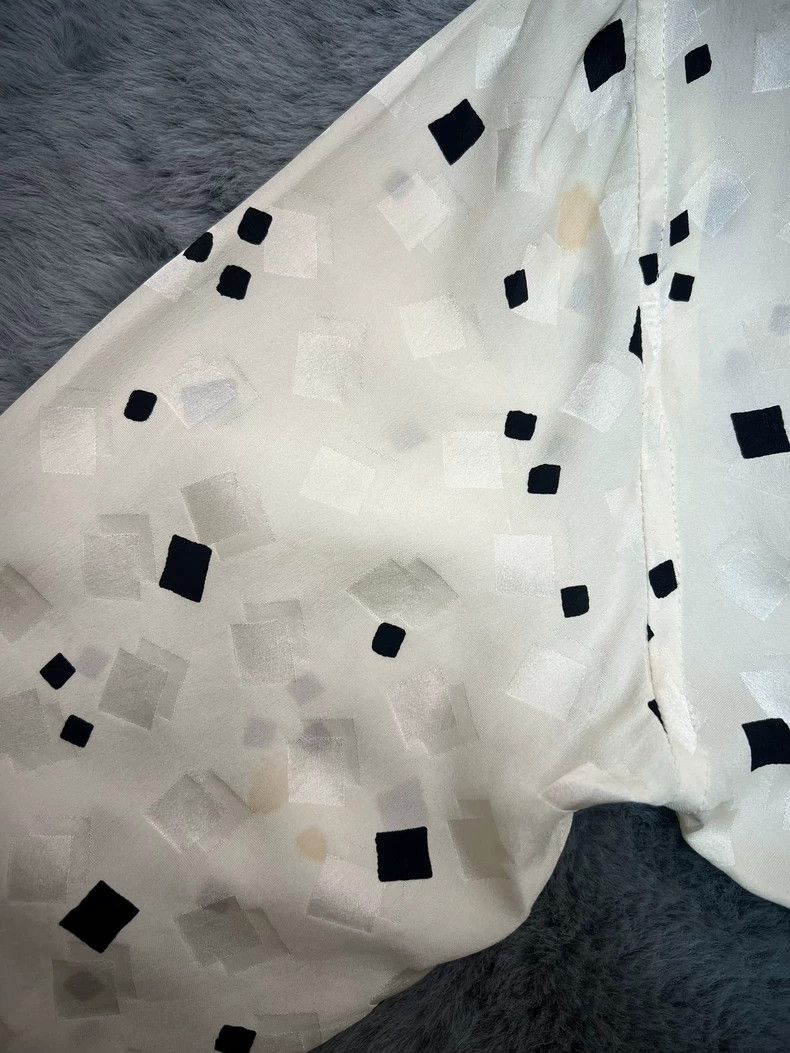 Yves Saint Laurent Saint Laruent size 37 White Square Mulberry Silk Shirt for Size US M / EU 48-50 / 2 - 5 Thumbnail