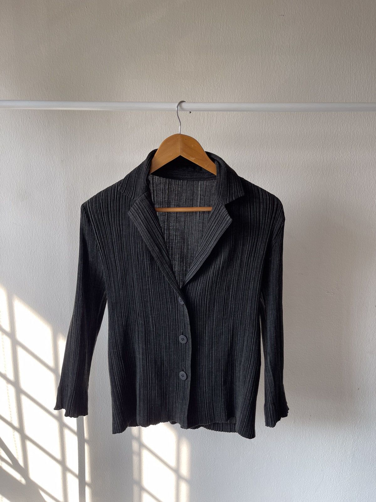 Issey Miyake × Pleats Please Issey Miyake 1996 Issey Miyake Fete Pleats Button Shirt Size US M / EU 48-50 / 2 - 1 Thumbnail