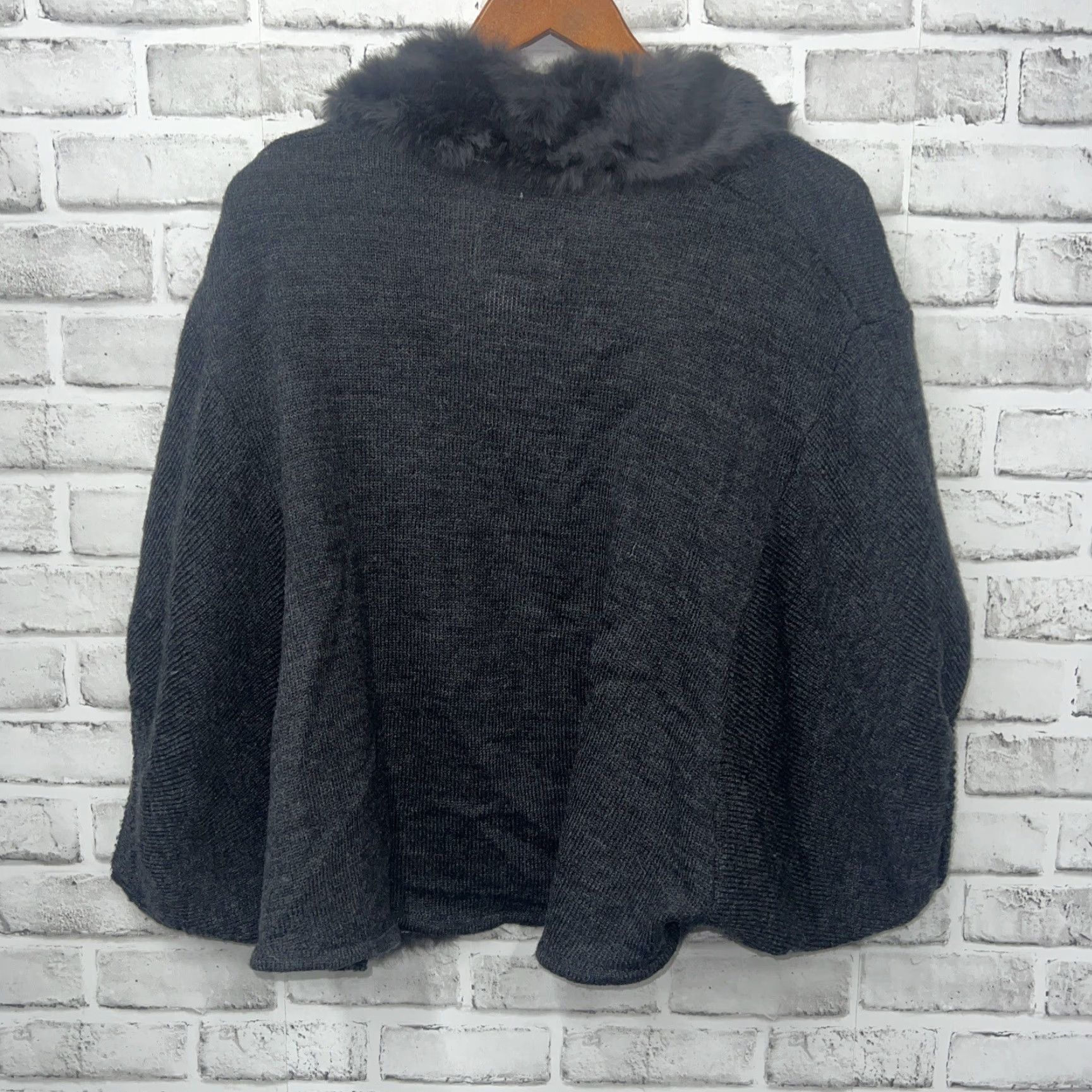 Vintage VINTAGE Cripple Creek Gray Fur Lined Shortsleeve Sweater Womens Size M Size M / US 6-8 / IT 42-44 - 4 Thumbnail