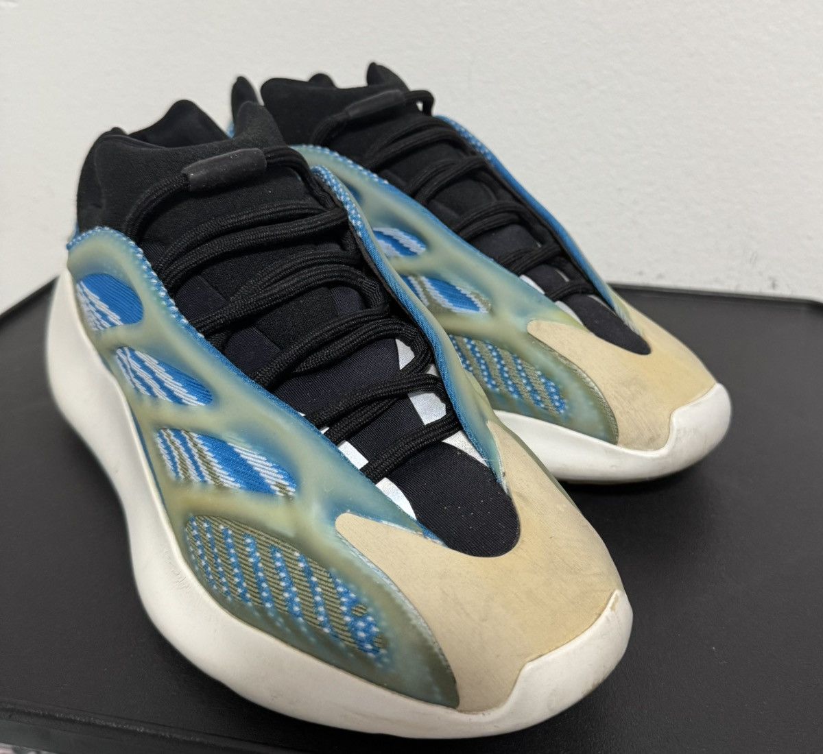 Yeezy Yeezy x Adidas 700 V3 "ARZARE" Size US 8.5 / EU 41-42 - 6 Thumbnail