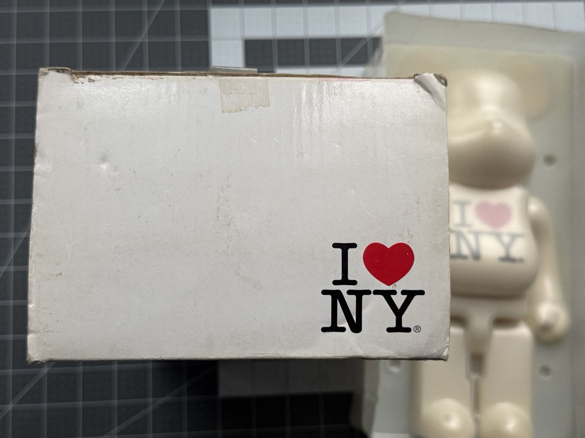 Medicom Toy 400% BEARBRICK I LOVE NY FLOCKY WHITE Size ONE SIZE - 11 Thumbnail