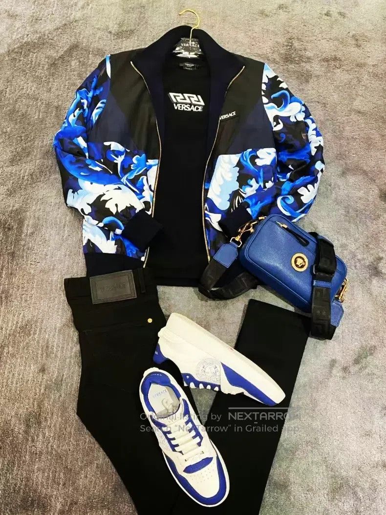 Versace Versace Classic baroque print worn on both sides Size US M / EU 48-50 / 2 - 1 Thumbnail
